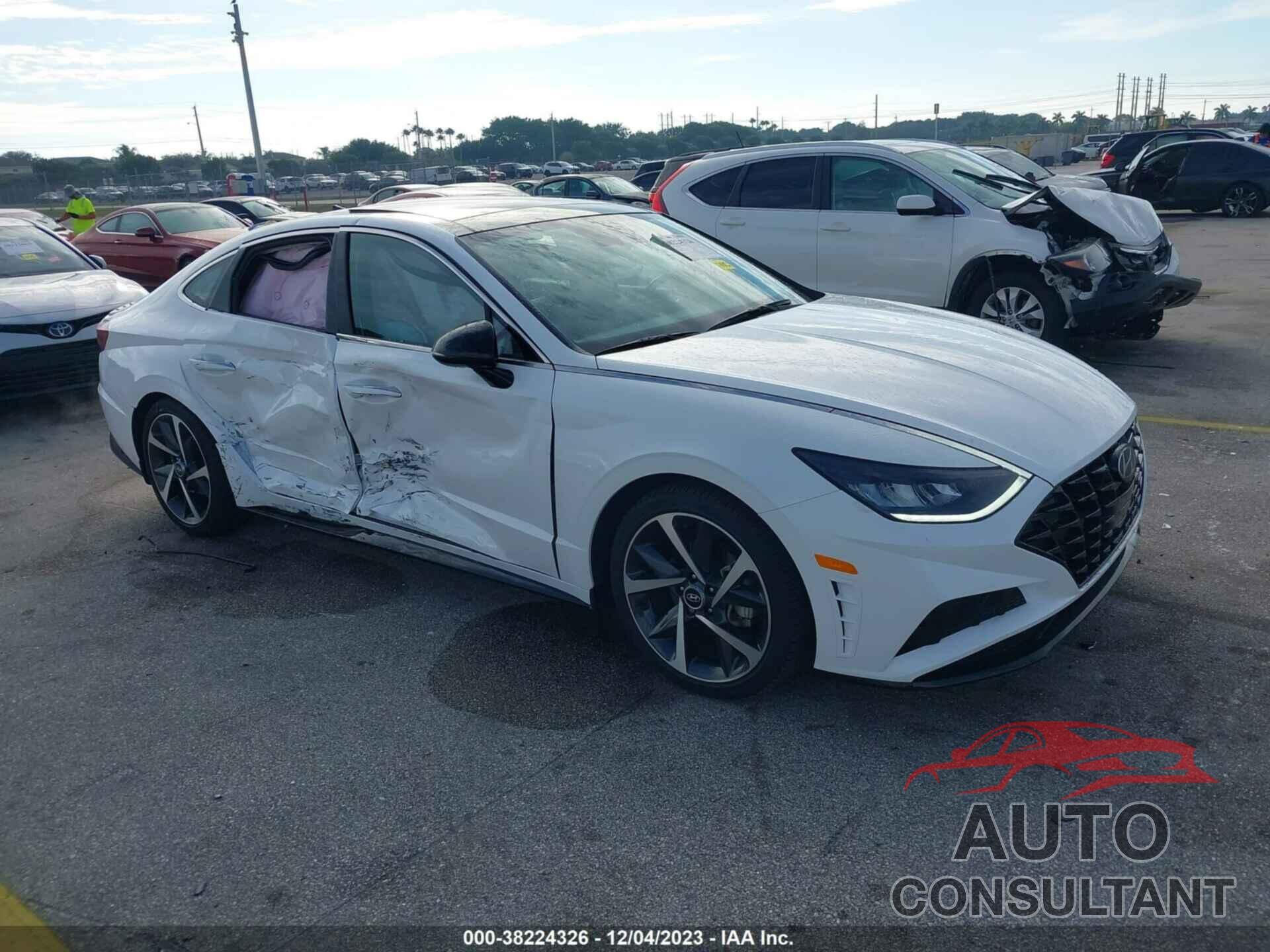 HYUNDAI SONATA 2022 - KMHL44J26NA228137