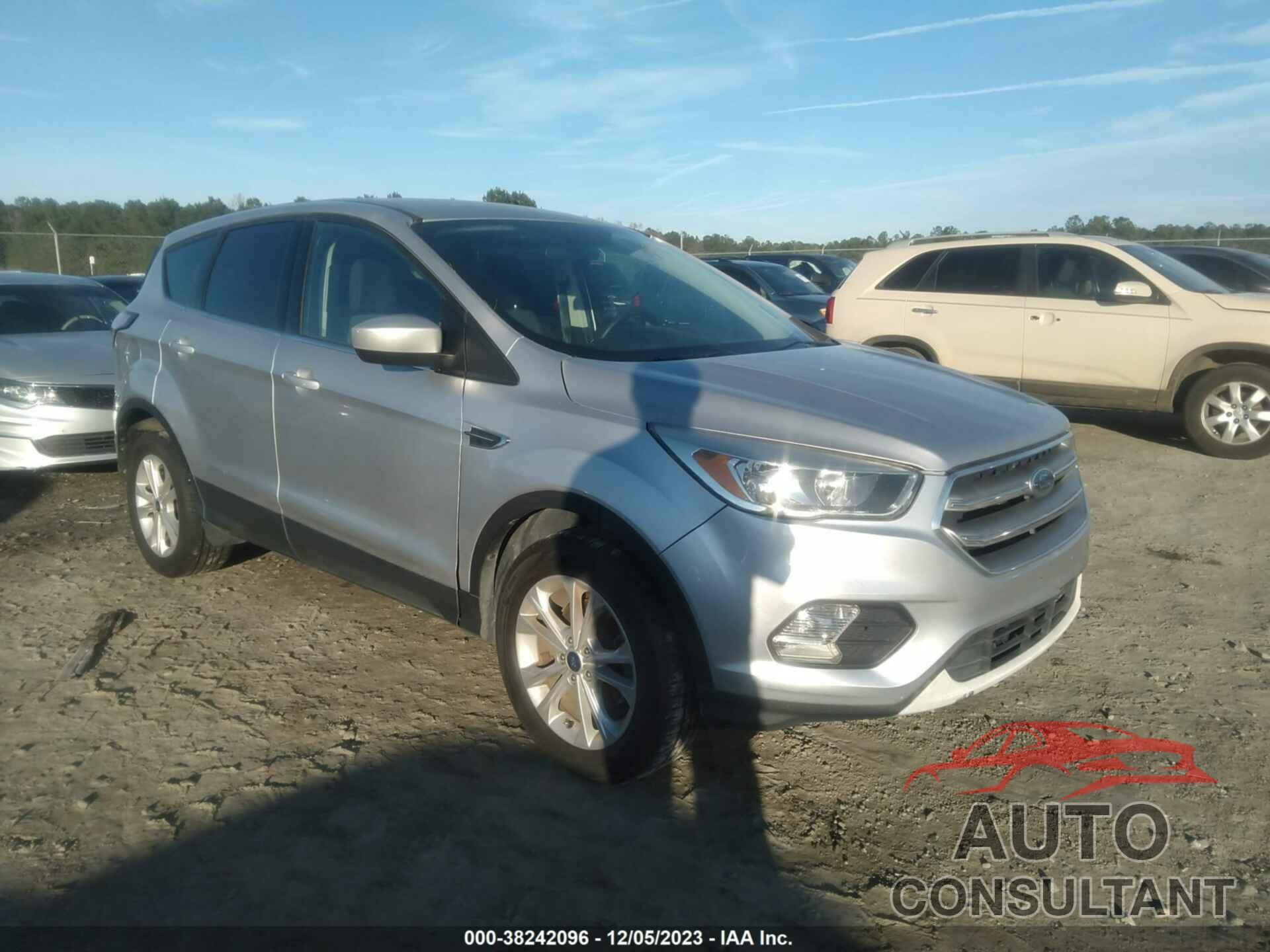 FORD ESCAPE 2017 - 1FMCU0GD6HUC24545