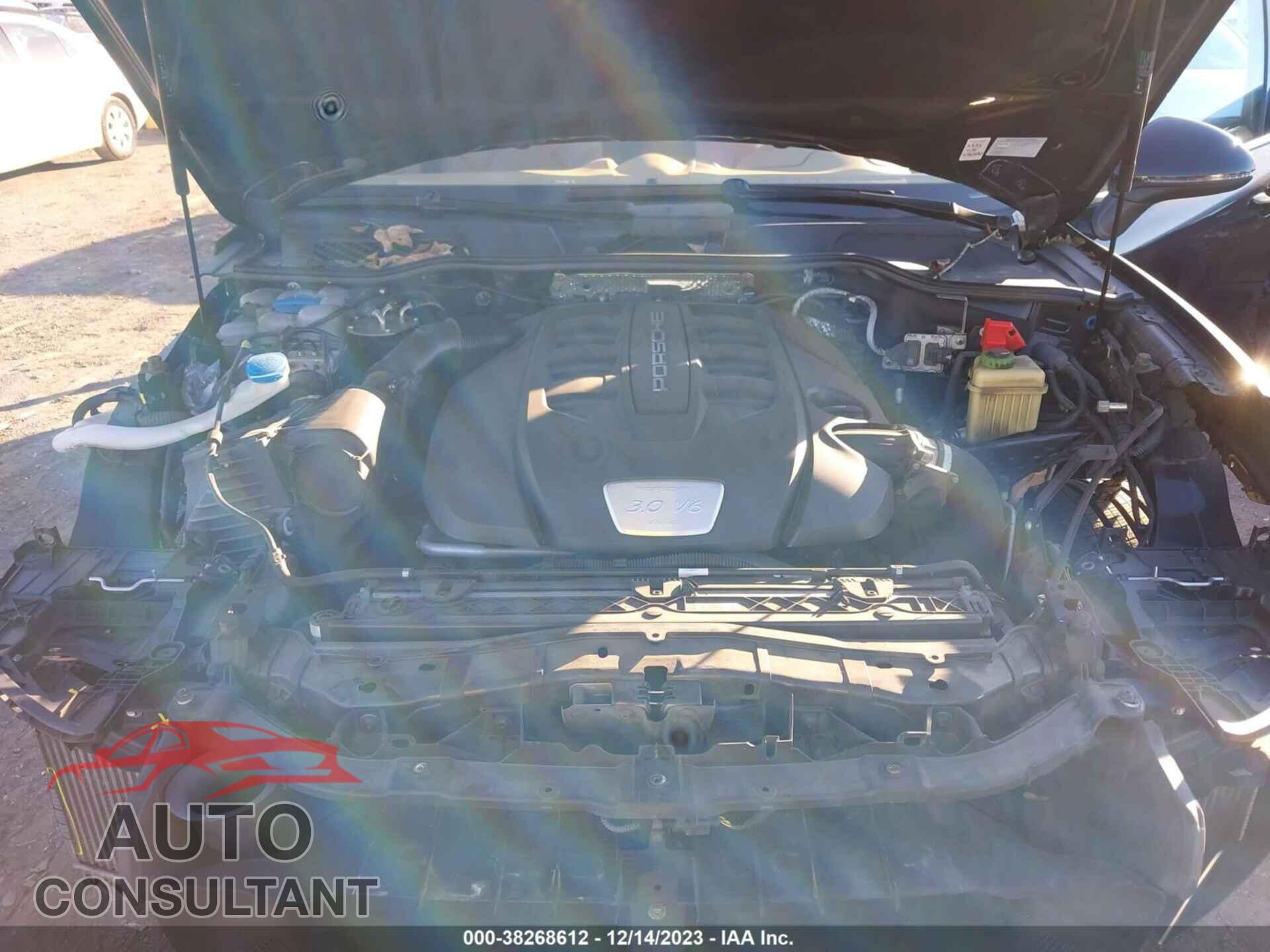 PORSCHE CAYENNE 2015 - WP1AF2A29FLA35513