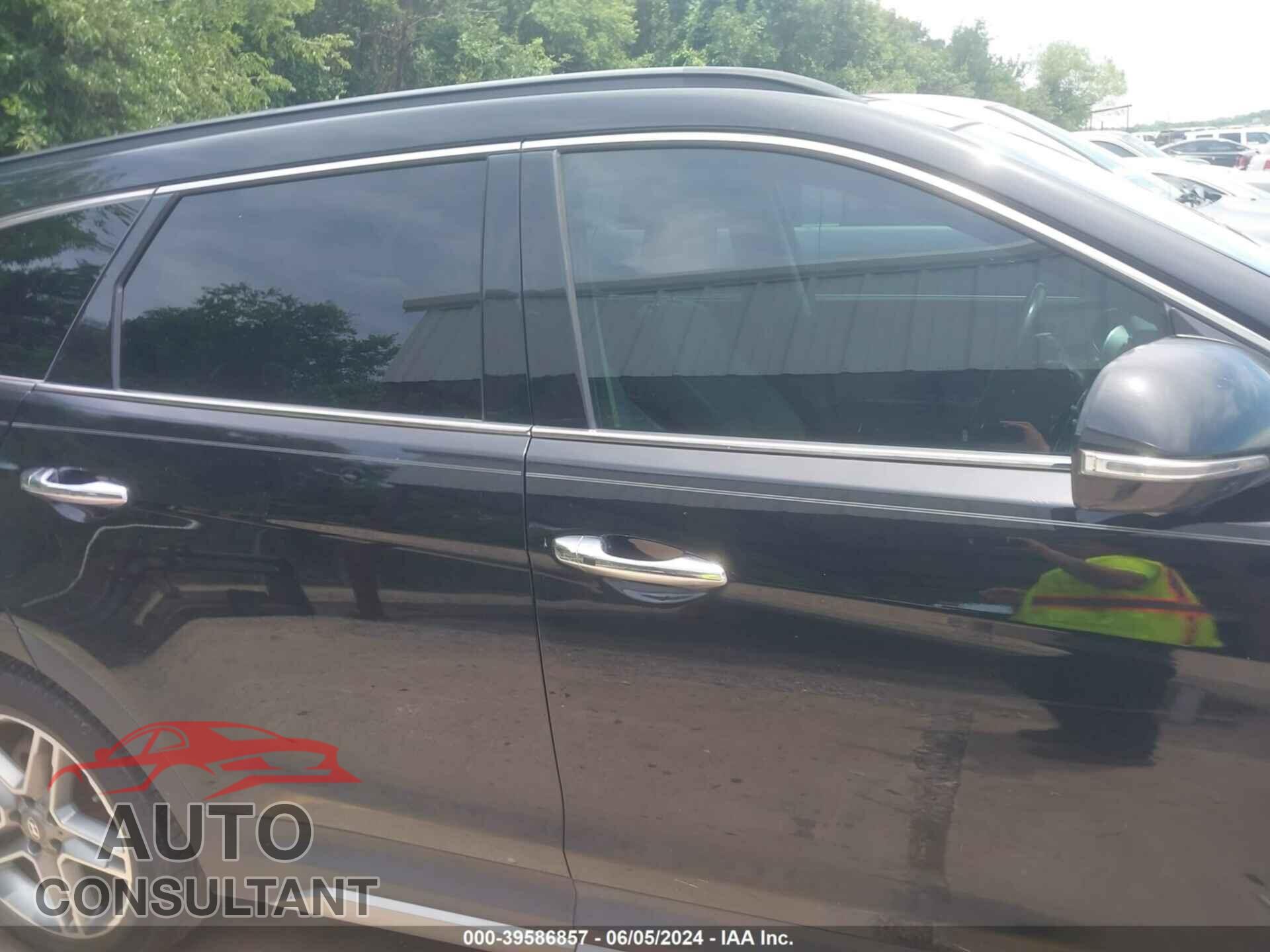 HYUNDAI SANTA FE 2017 - KM8SR4HF4HU196779