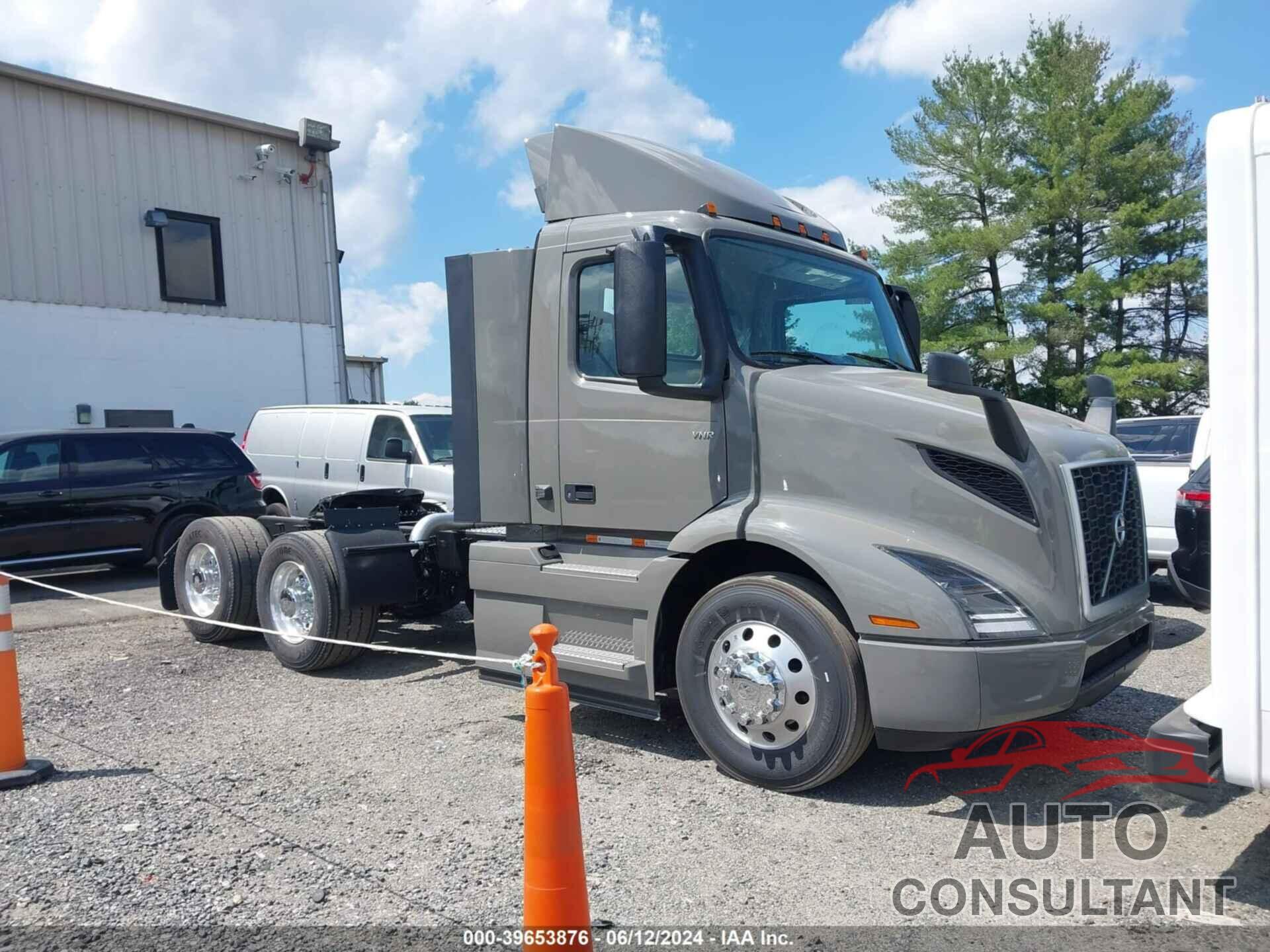 VOLVO VNR 2025 - 4V4WC9EH8SN668966