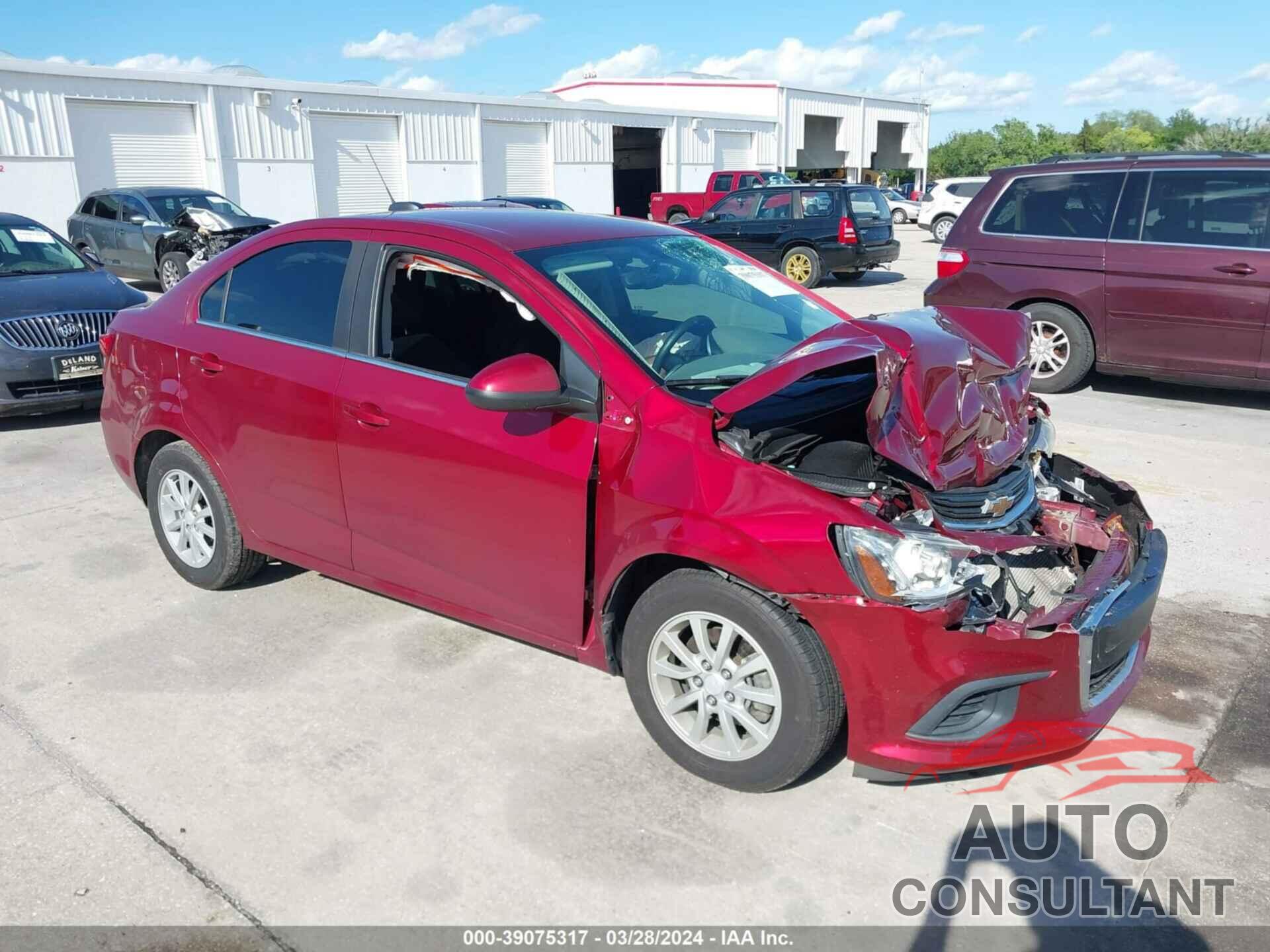 CHEVROLET SONIC 2018 - 1G1JD5SH2J4128011