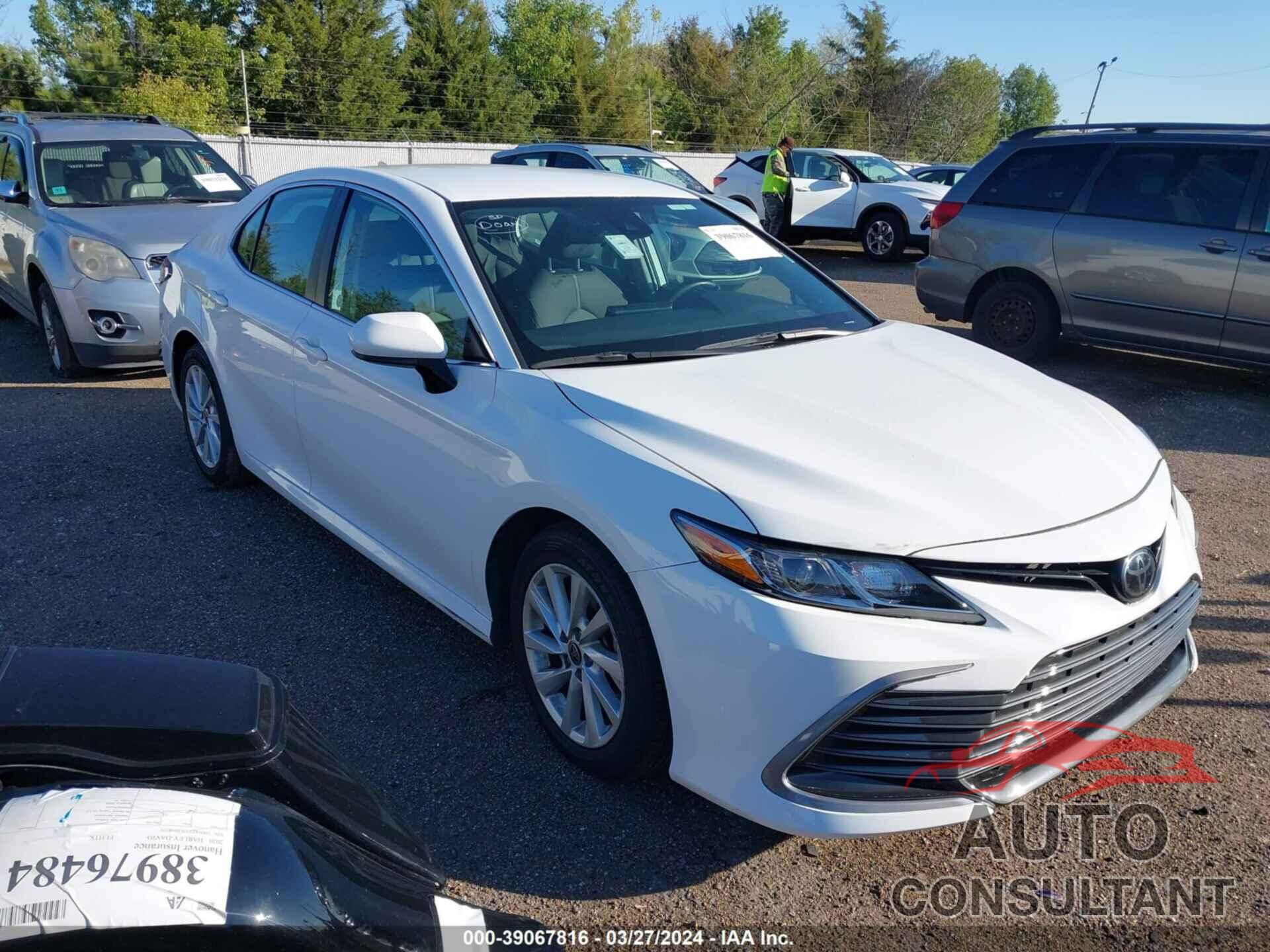 TOYOTA CAMRY 2022 - 4T1C11AK4NU659100