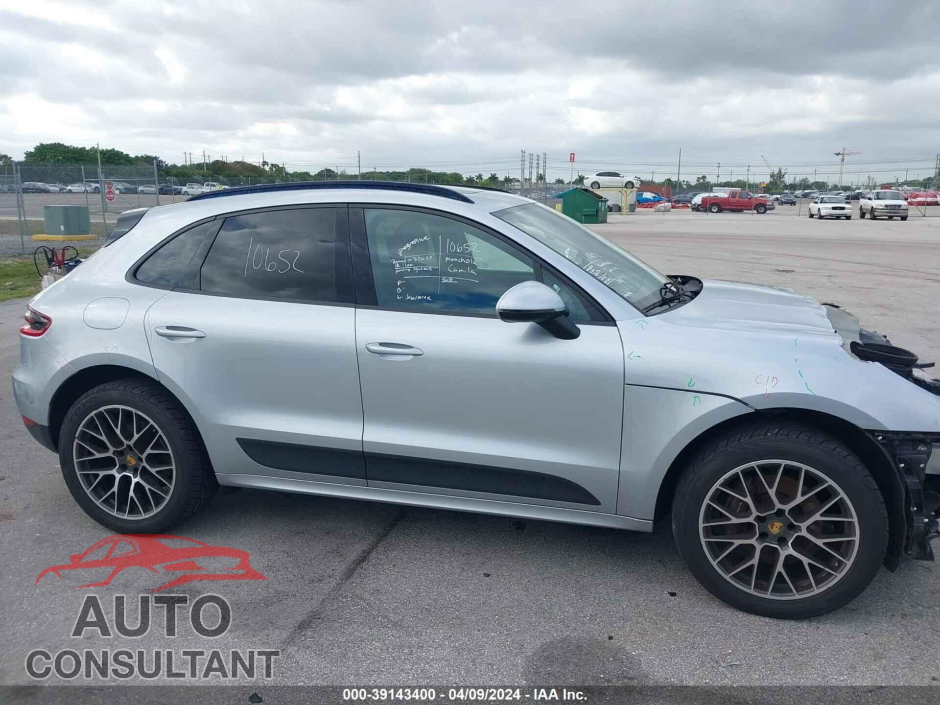 PORSCHE MACAN 2017 - WP1AA2A54HLB08489