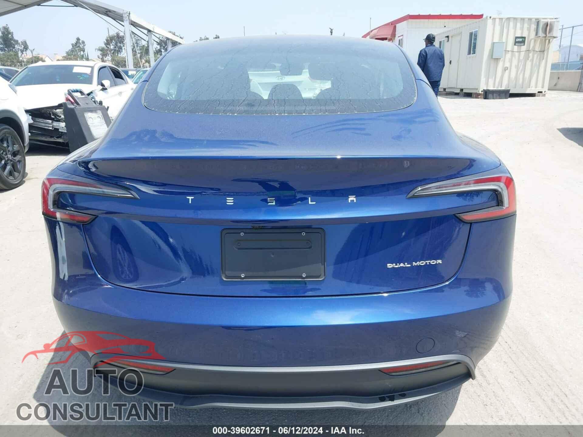 TESLA MODEL 3 2024 - 5YJ3E1EB5RF729446