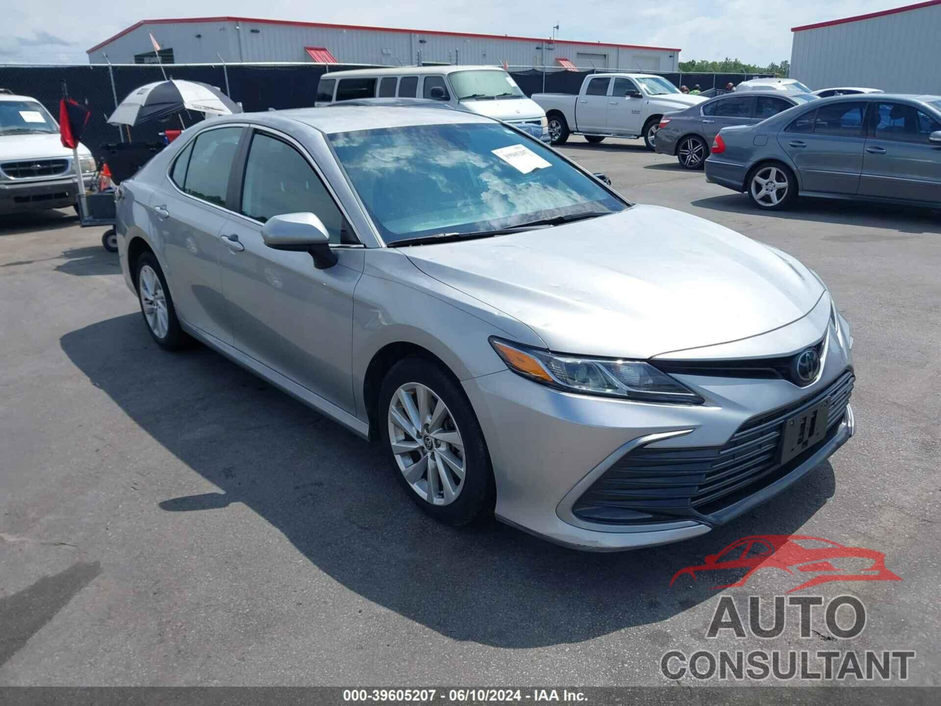 TOYOTA CAMRY 2021 - 4T1C11AK8MU445130