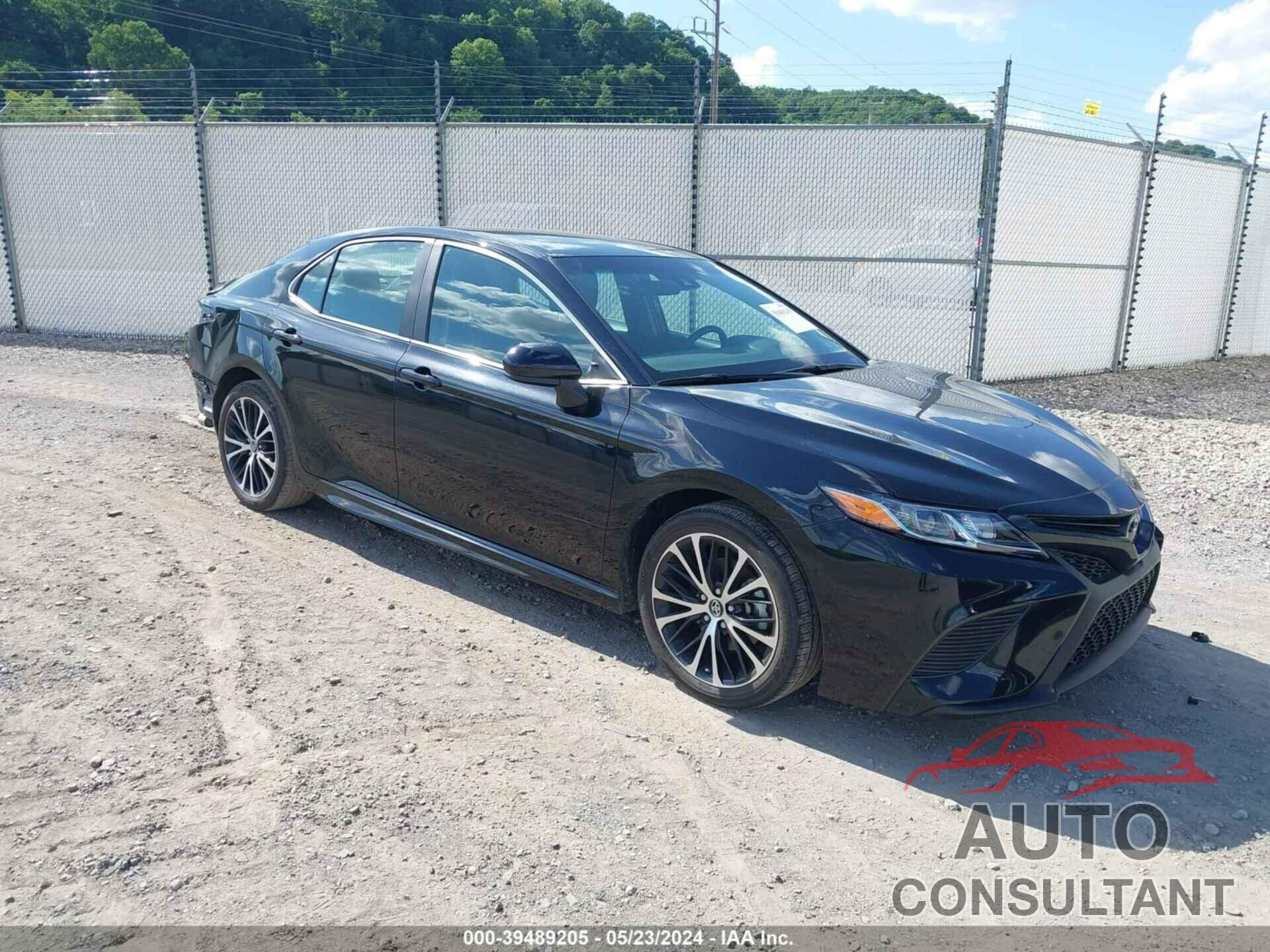 TOYOTA CAMRY 2018 - 4T1B11HK1JU658577