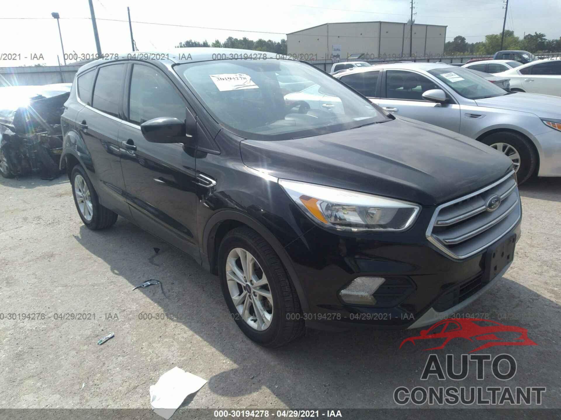 FORD ESCAPE 2017 - 1FMCU0GD8HUD40765
