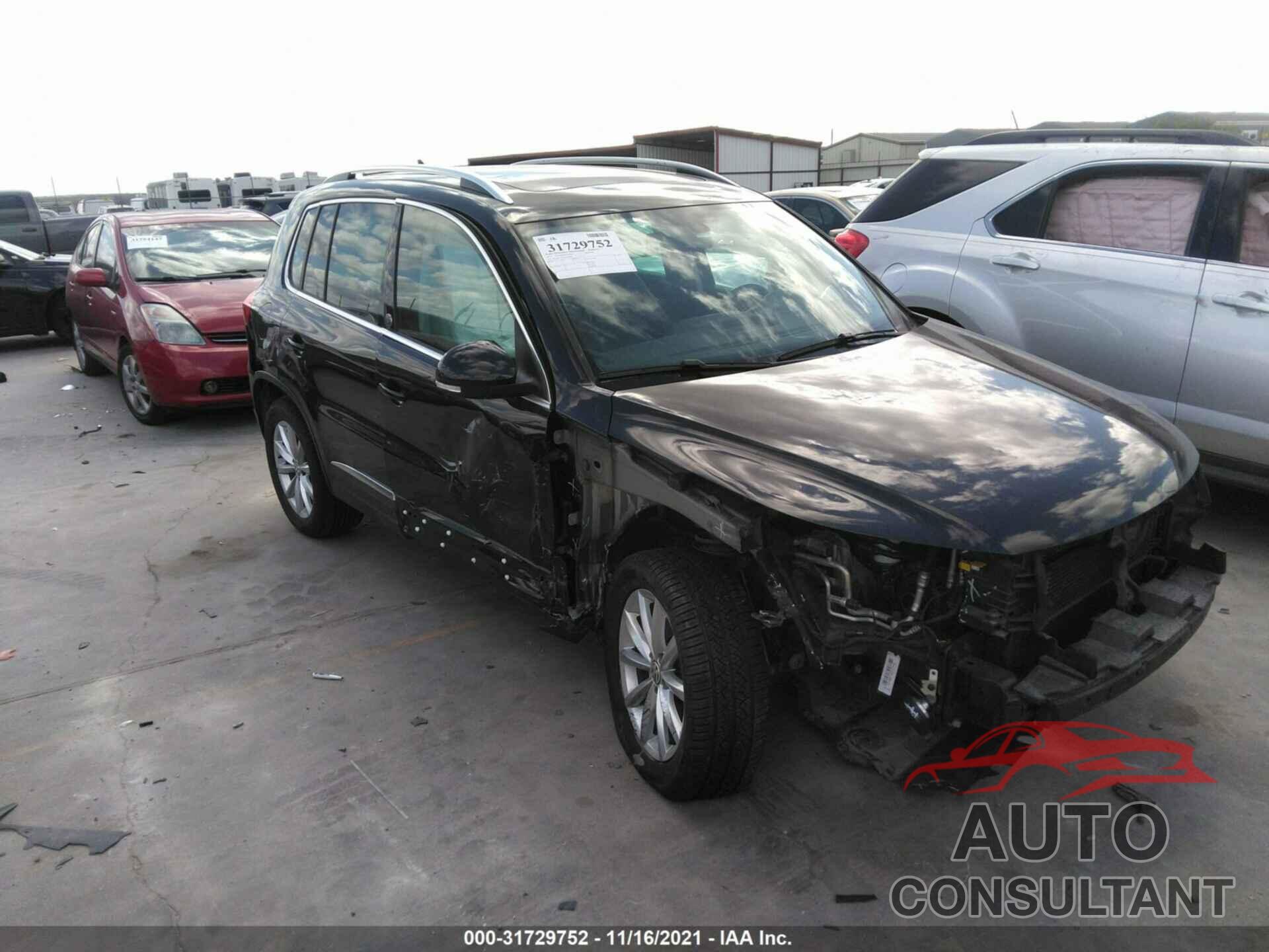 VOLKSWAGEN TIGUAN 2017 - WVGRV7AX2HK019206