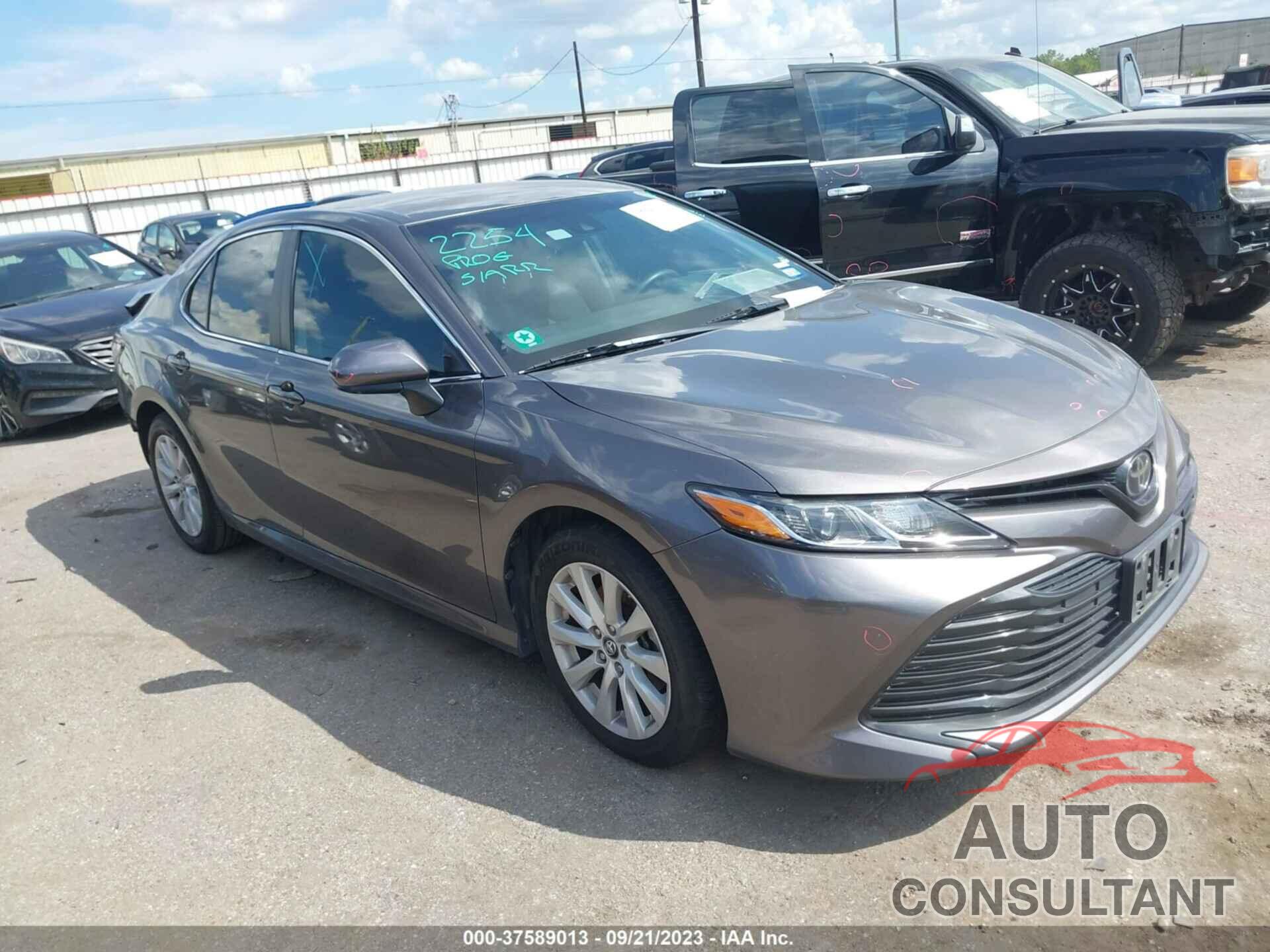 TOYOTA CAMRY 2018 - 4T1B11HK4JU076750