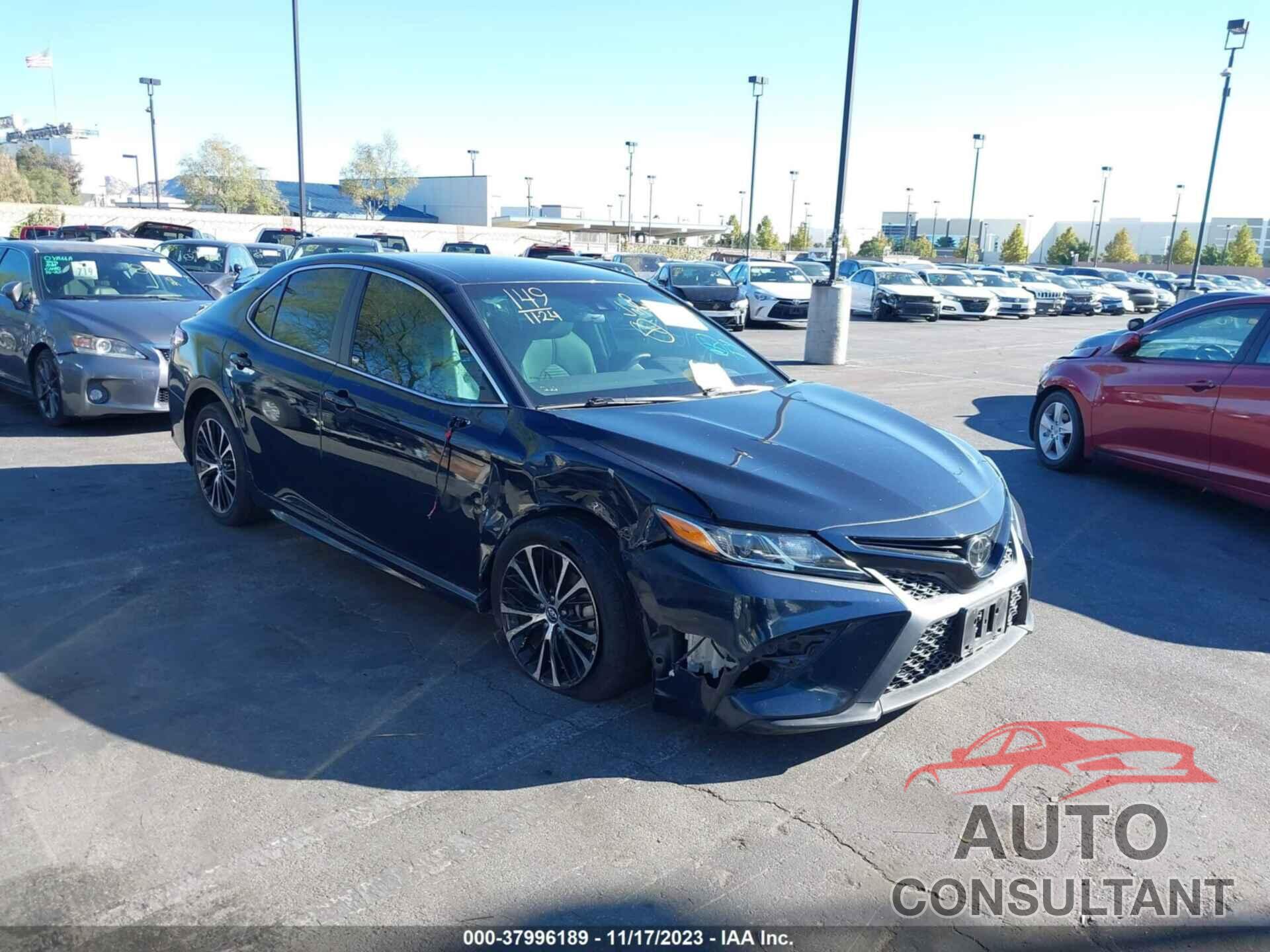 TOYOTA CAMRY 2018 - 4T1B11HK0JU638403