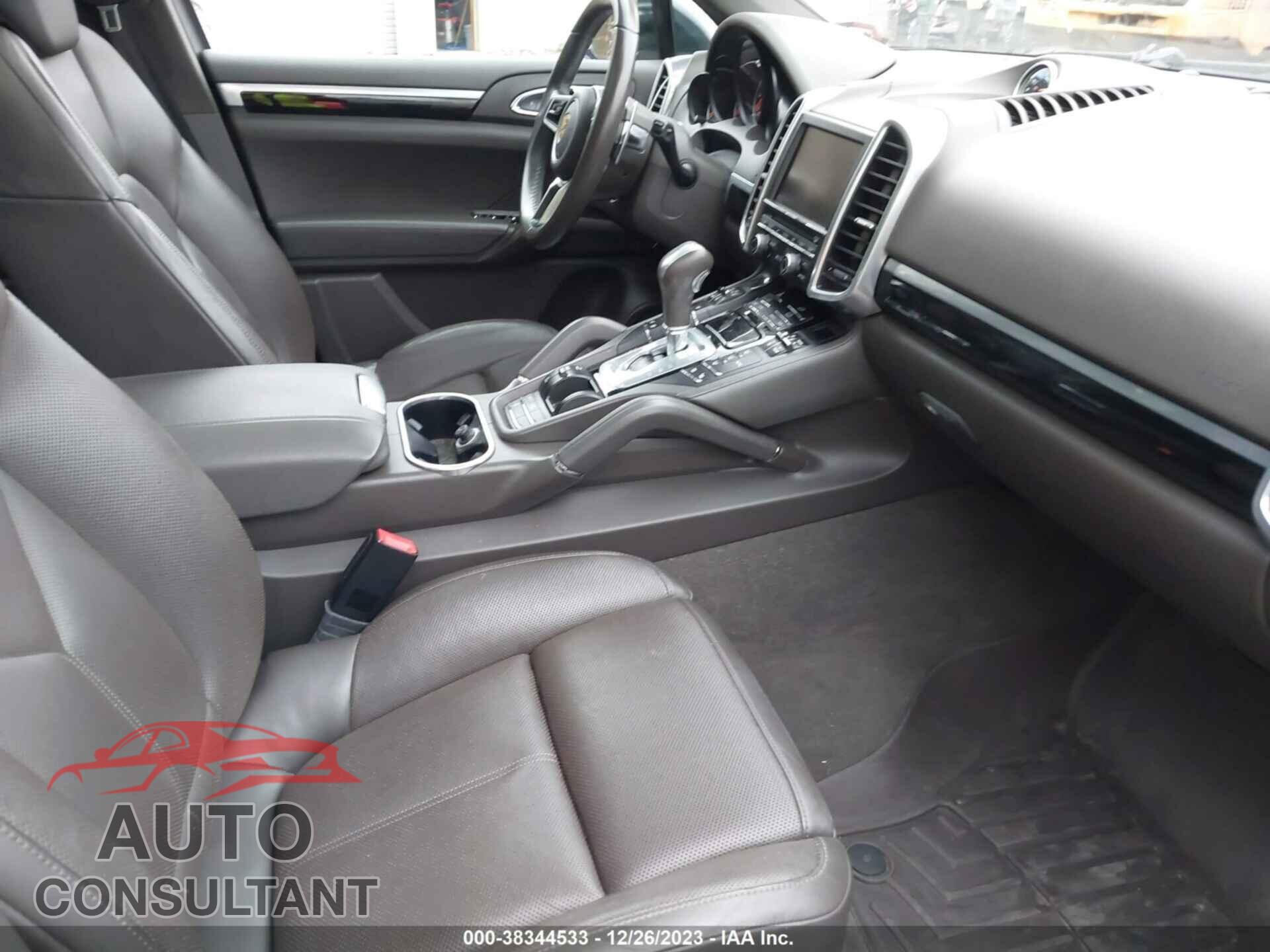 PORSCHE CAYENNE 2016 - WP1AA2A23GLA10655