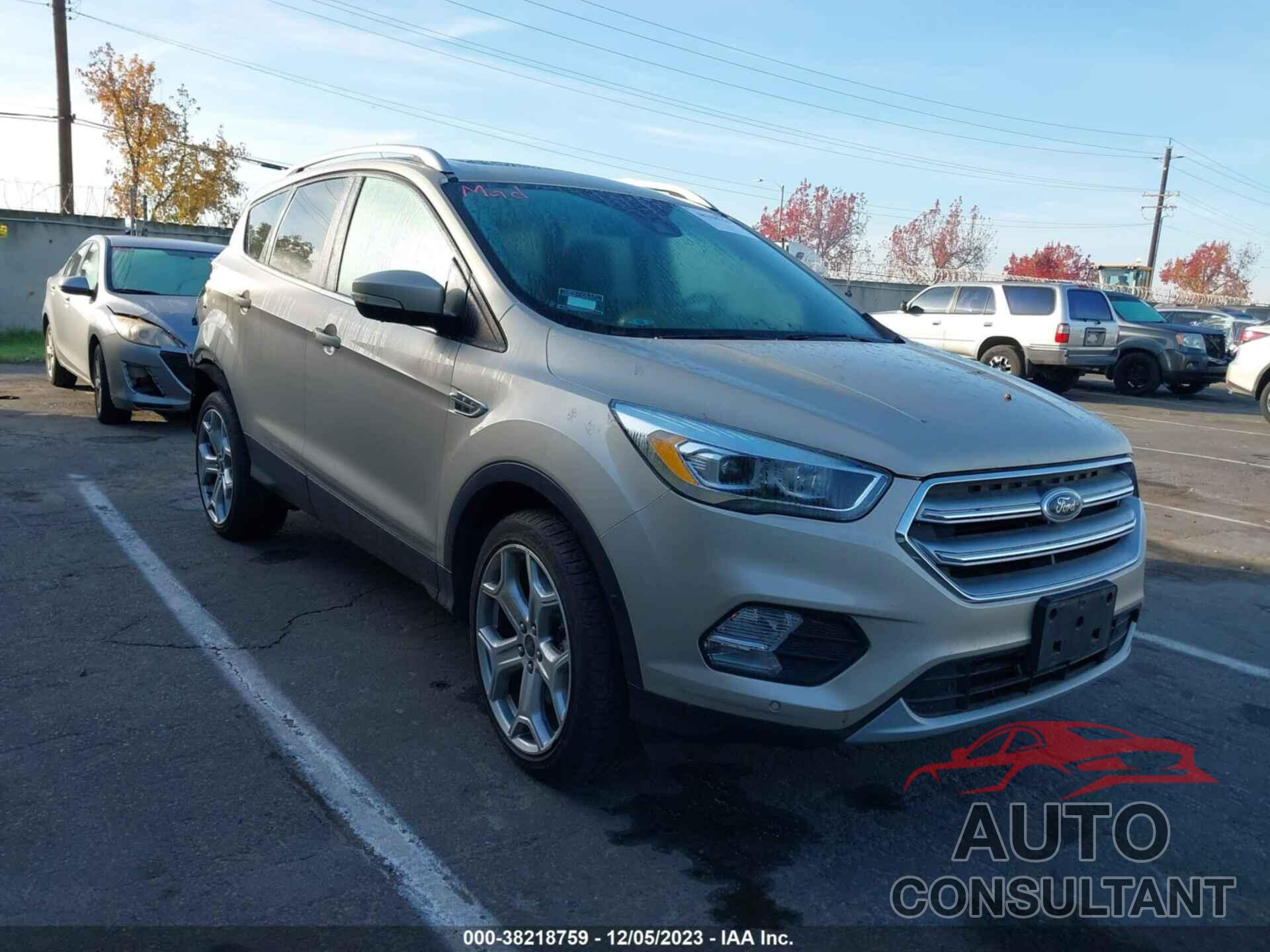 FORD ESCAPE 2017 - 1FMCU9J96HUE55194