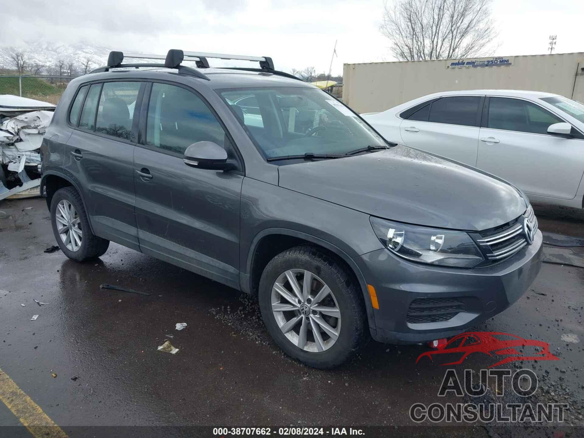 VOLKSWAGEN TIGUAN LIMITED 2018 - WVGBV7AX2JK005961