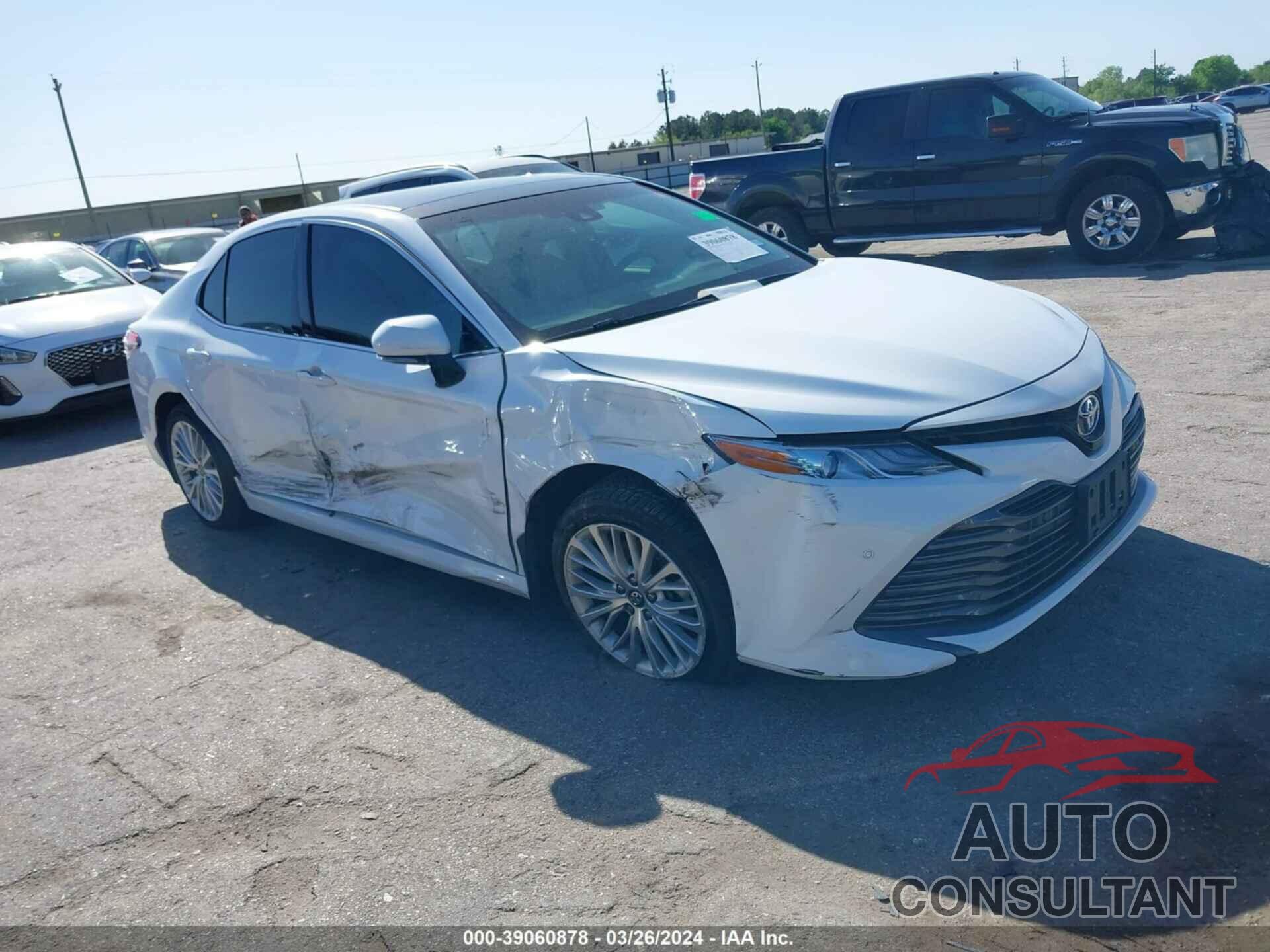 TOYOTA CAMRY 2018 - 4T1B11HK0JU129928