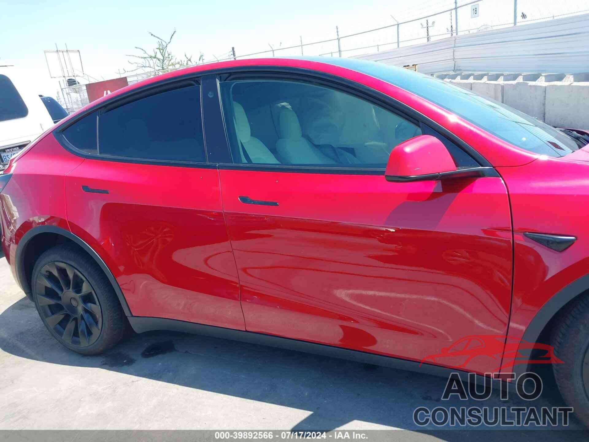 TESLA MODEL Y 2021 - 5YJYGDEE5MF075262