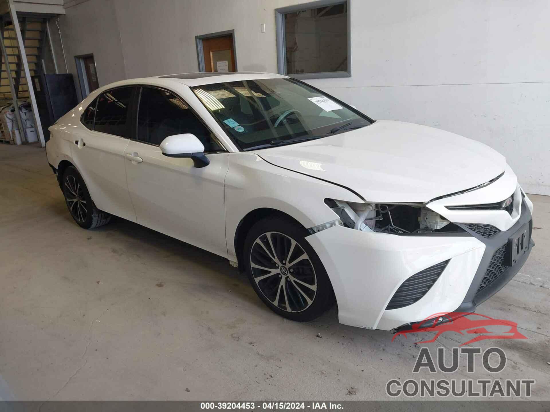 TOYOTA CAMRY 2018 - 4T1B11HK8JU078632