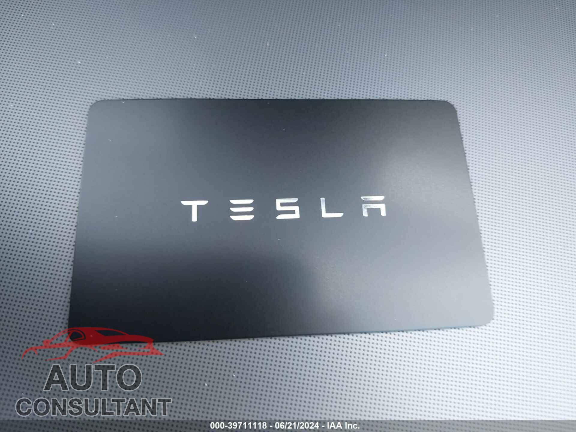 TESLA MODEL 3 2024 - 5YJ3E1EA2RF752352