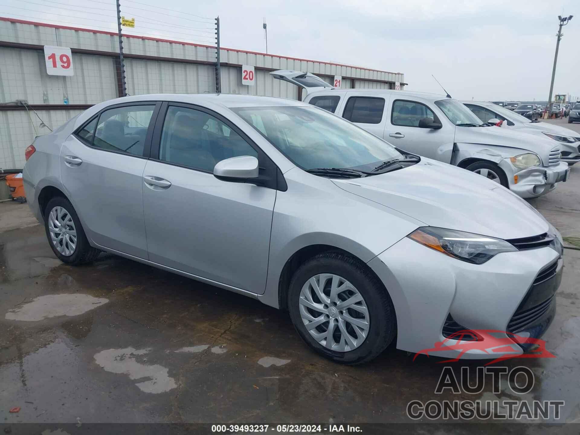TOYOTA COROLLA 2018 - 5YFBURHE4JP772302