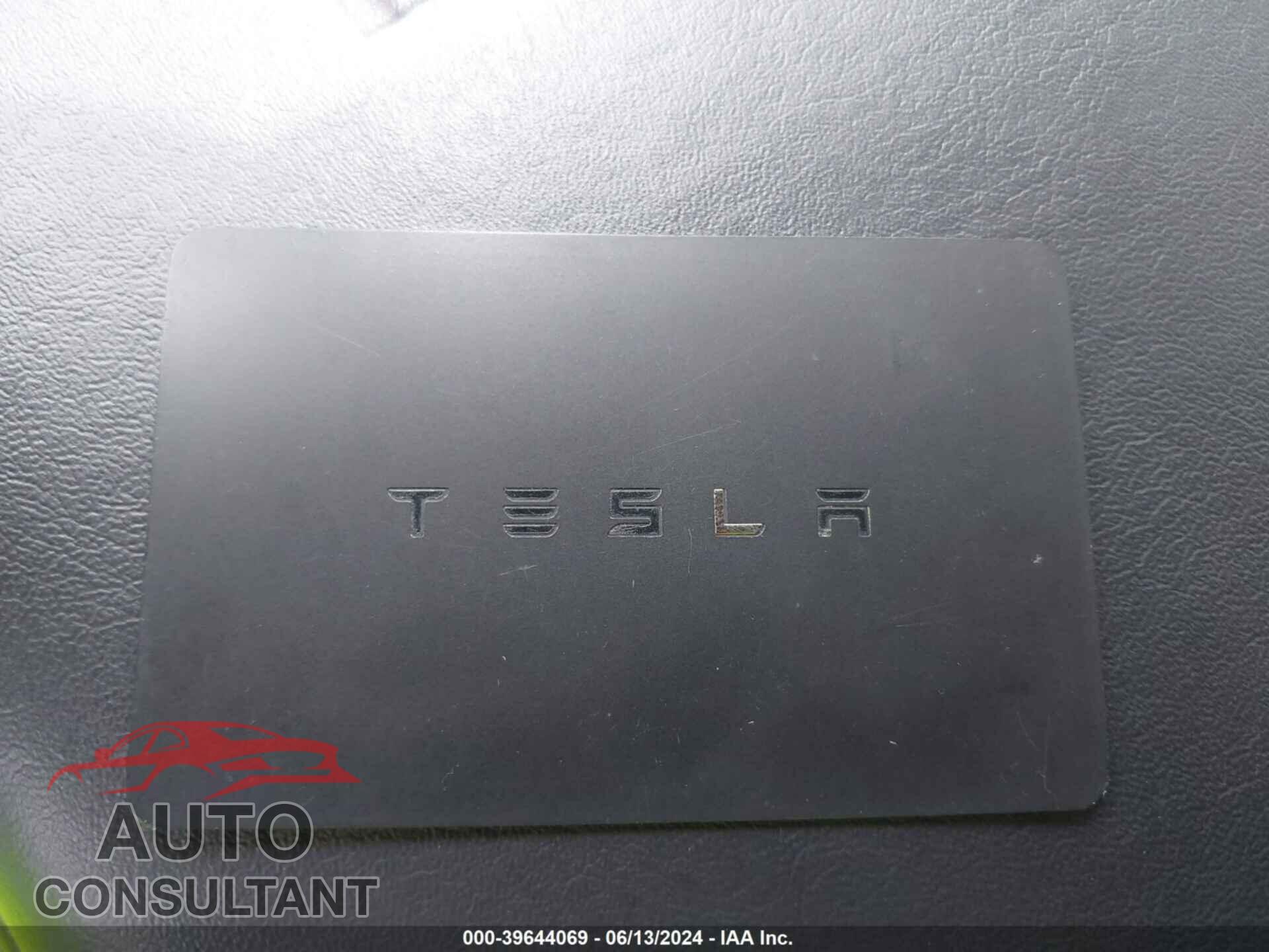 TESLA MODEL 3 2018 - 5YJ3E1EA0JF009533