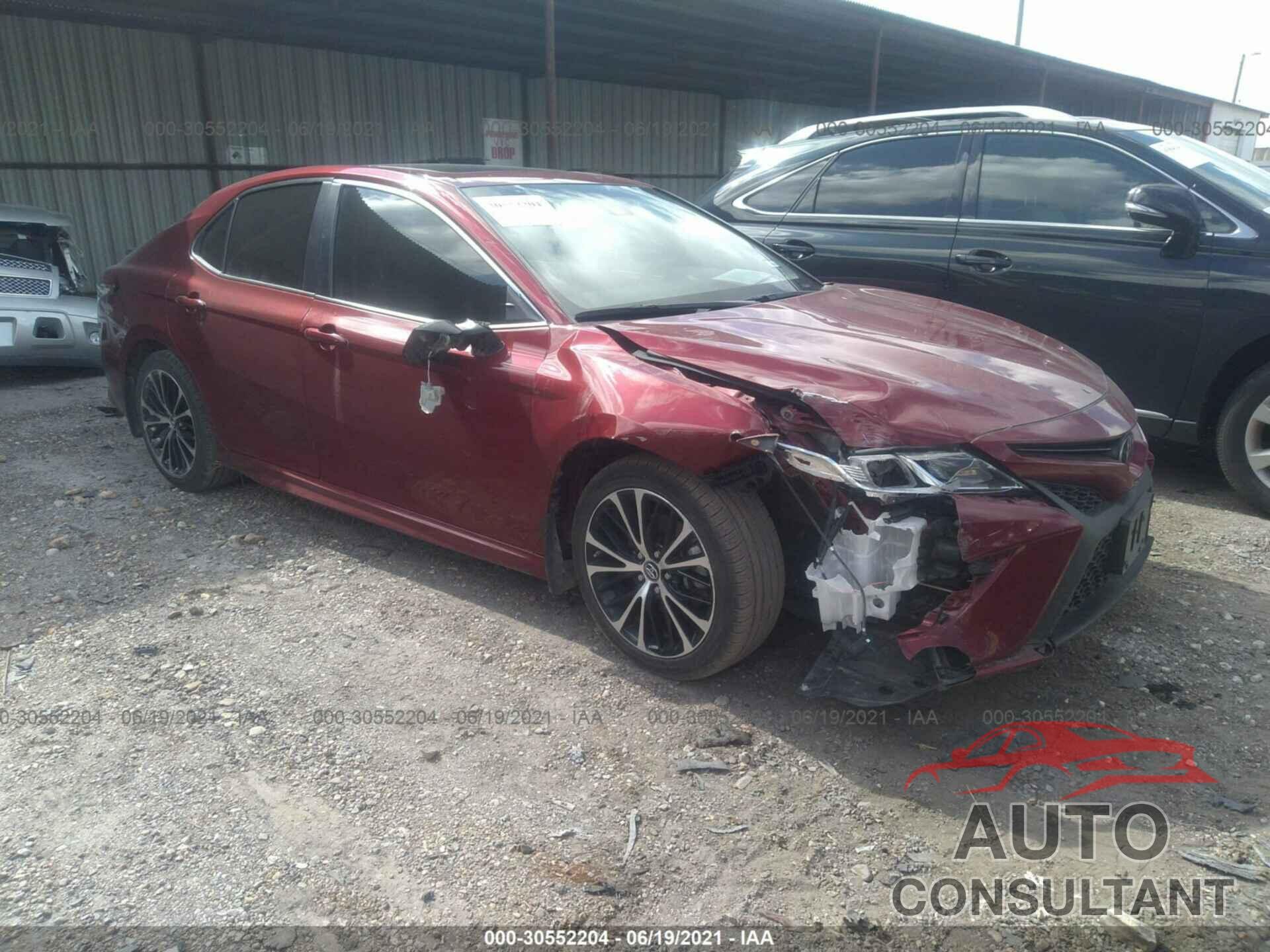 TOYOTA CAMRY 2018 - 4T1B11HK2JU593738