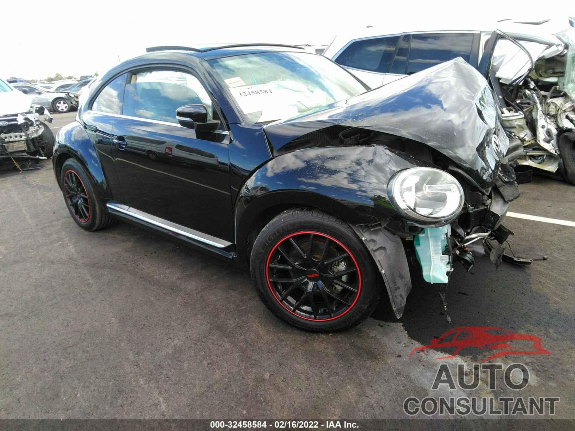 VOLKSWAGEN BEETLE 2018 - 3VWJD7AT5JM709304