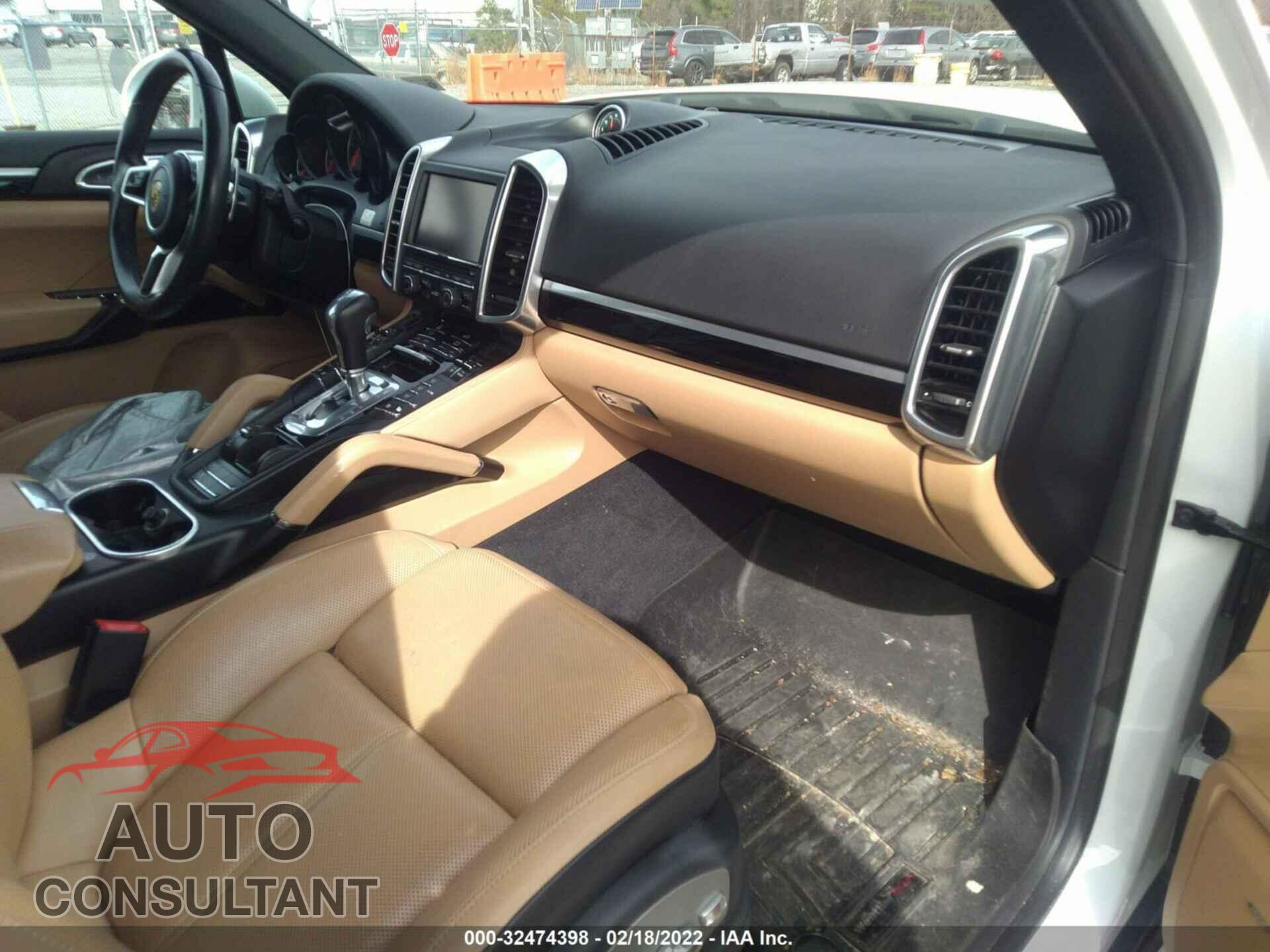 PORSCHE CAYENNE 2016 - WP1AF2A24GKA42537