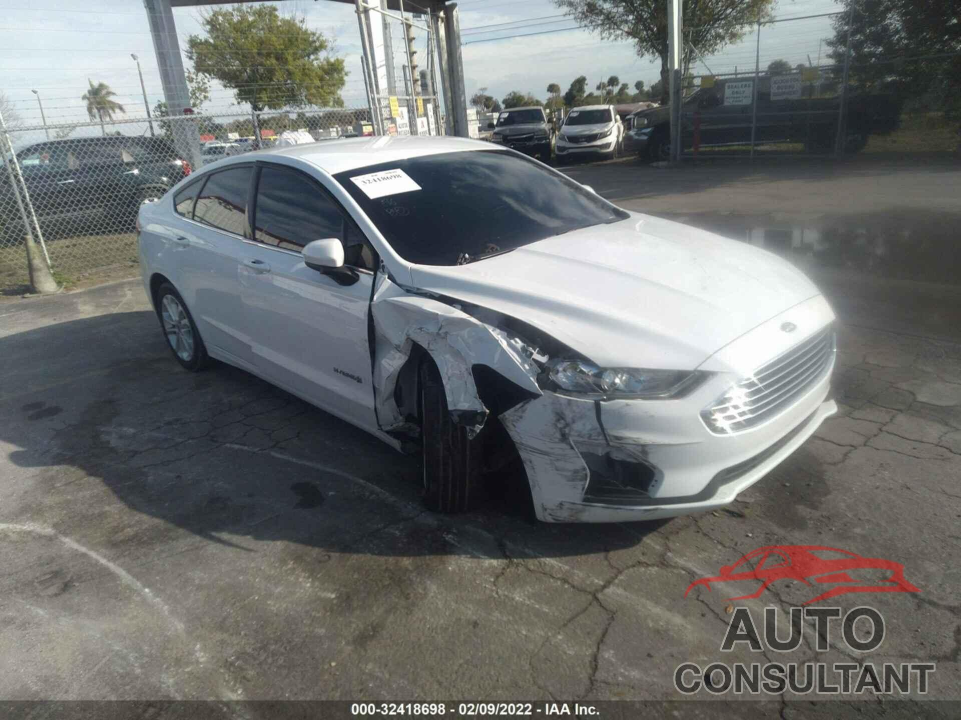 FORD FUSION HYBRID 2019 - 3FA6P0LU0KR225886