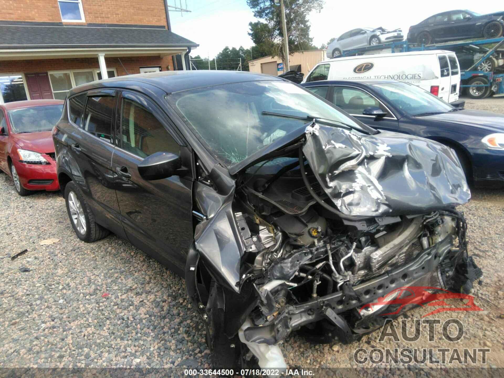FORD ESCAPE 2017 - 1FMCU0GD0HUD91371