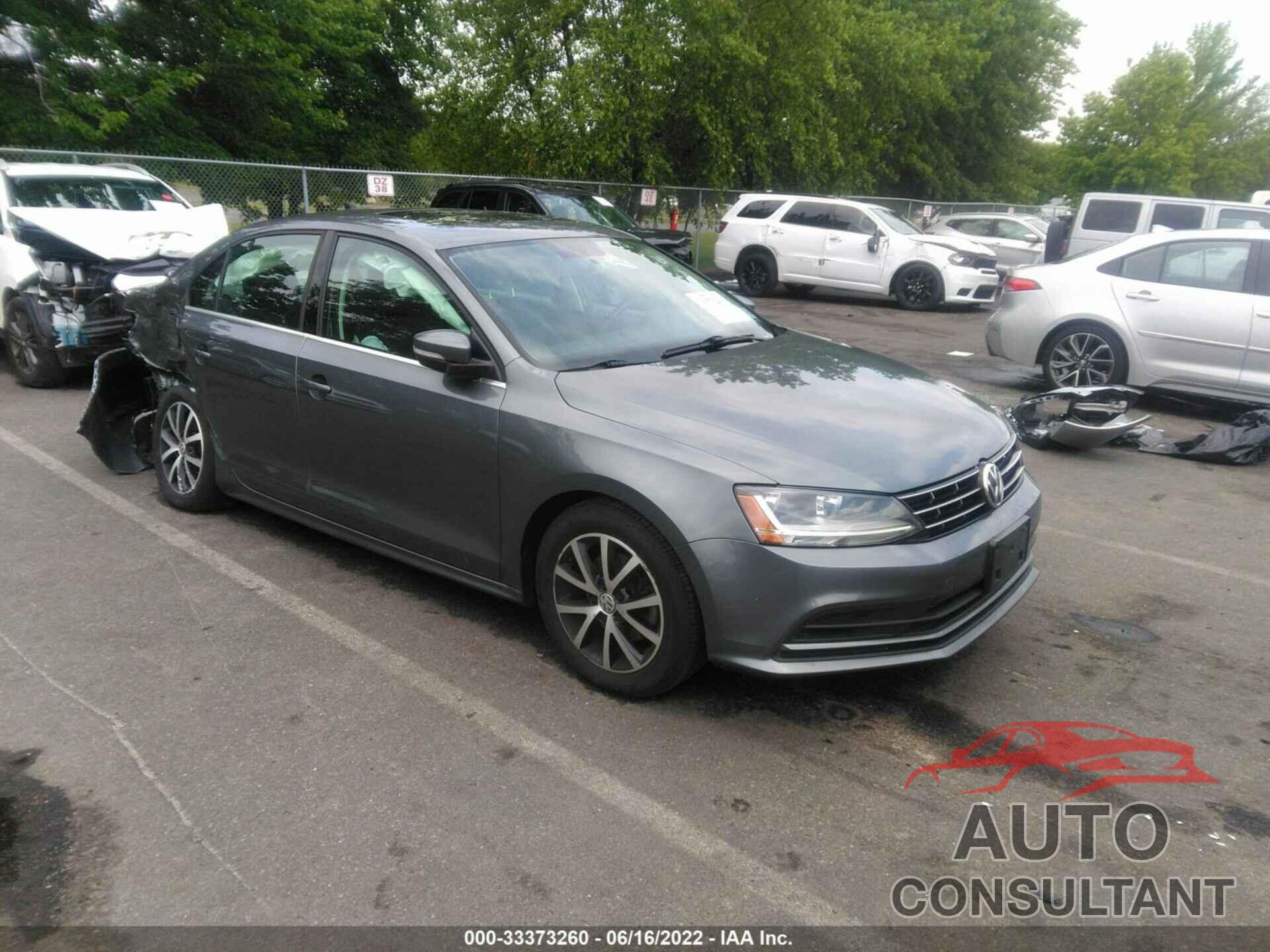 VOLKSWAGEN JETTA 2018 - 3VWDB7AJ5JM263351