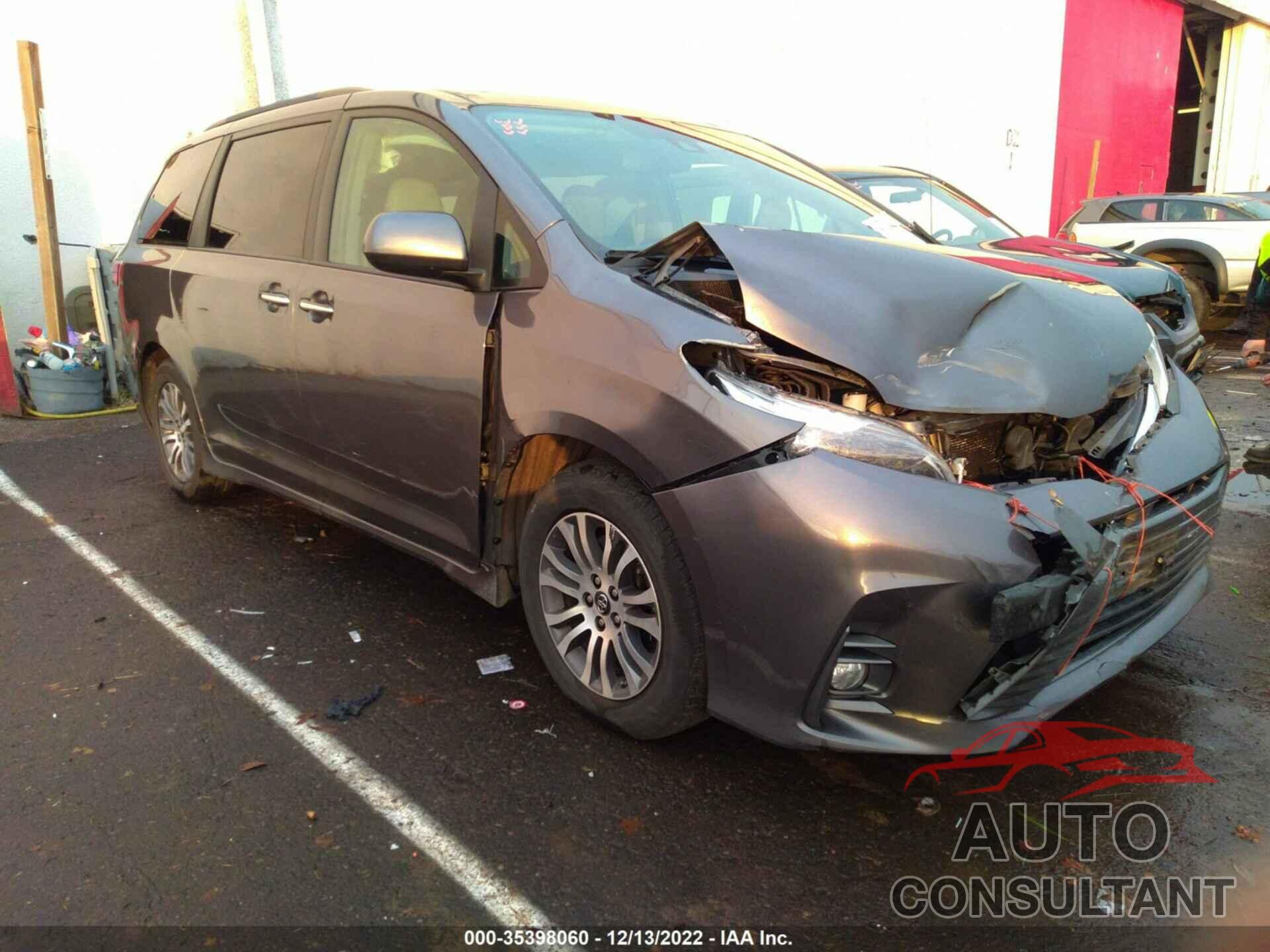 TOYOTA SIENNA 2018 - 5TDYZ3DC5JS934636