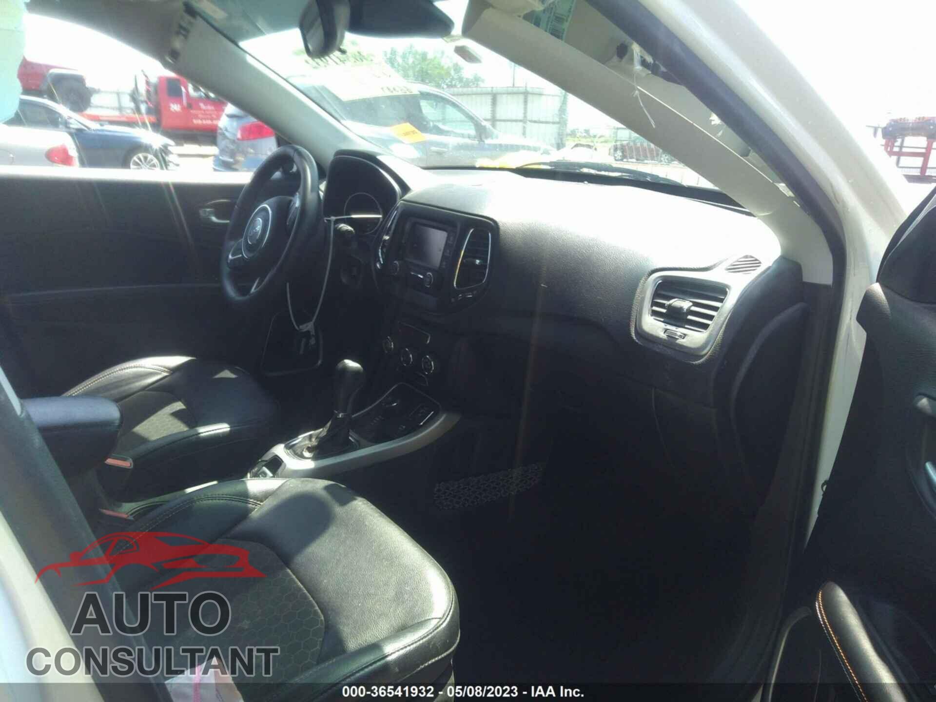 JEEP COMPASS 2017 - 3C4NJDBB2HT679700
