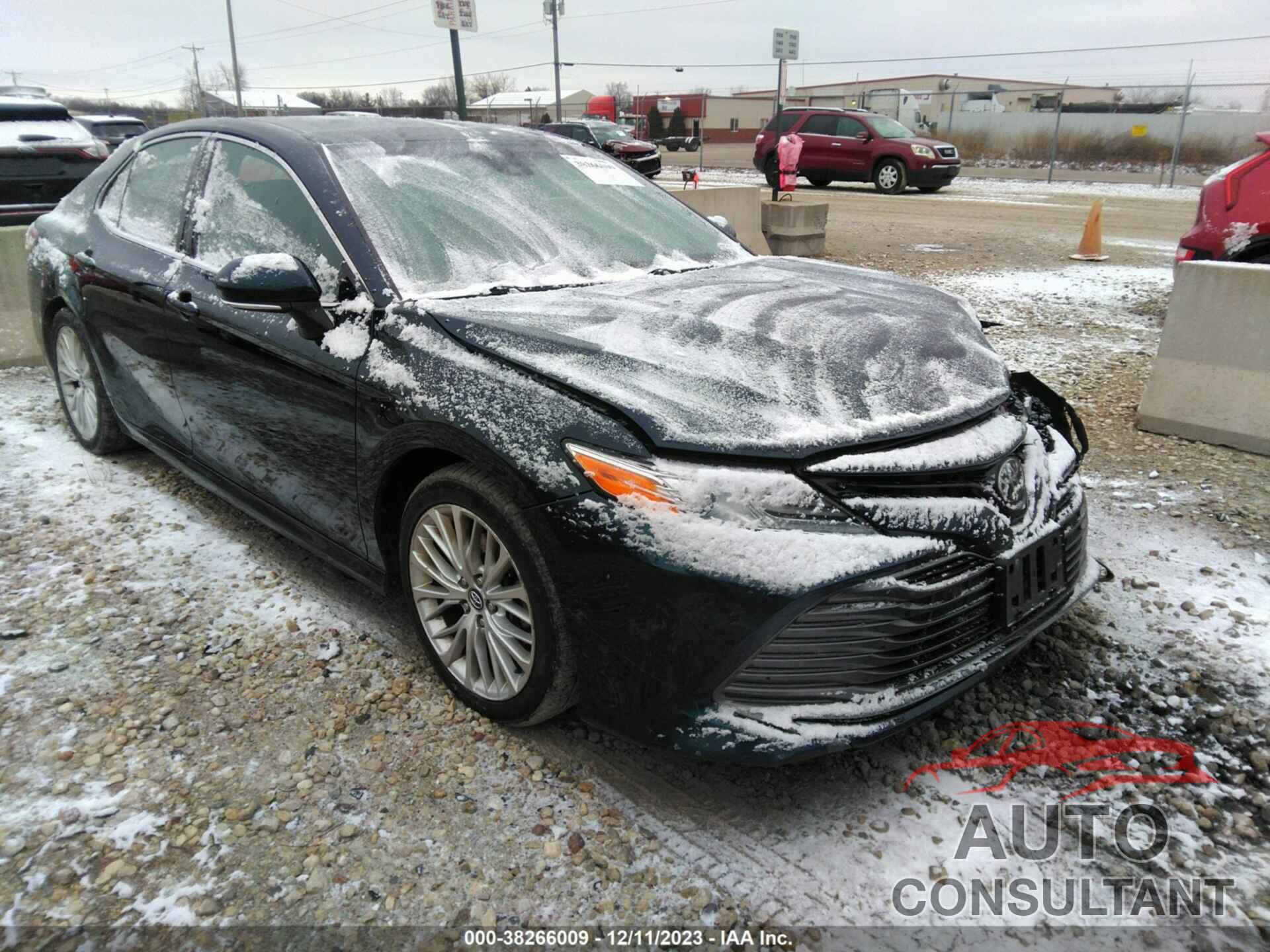 TOYOTA CAMRY 2018 - 4T1B11HK3JU566354