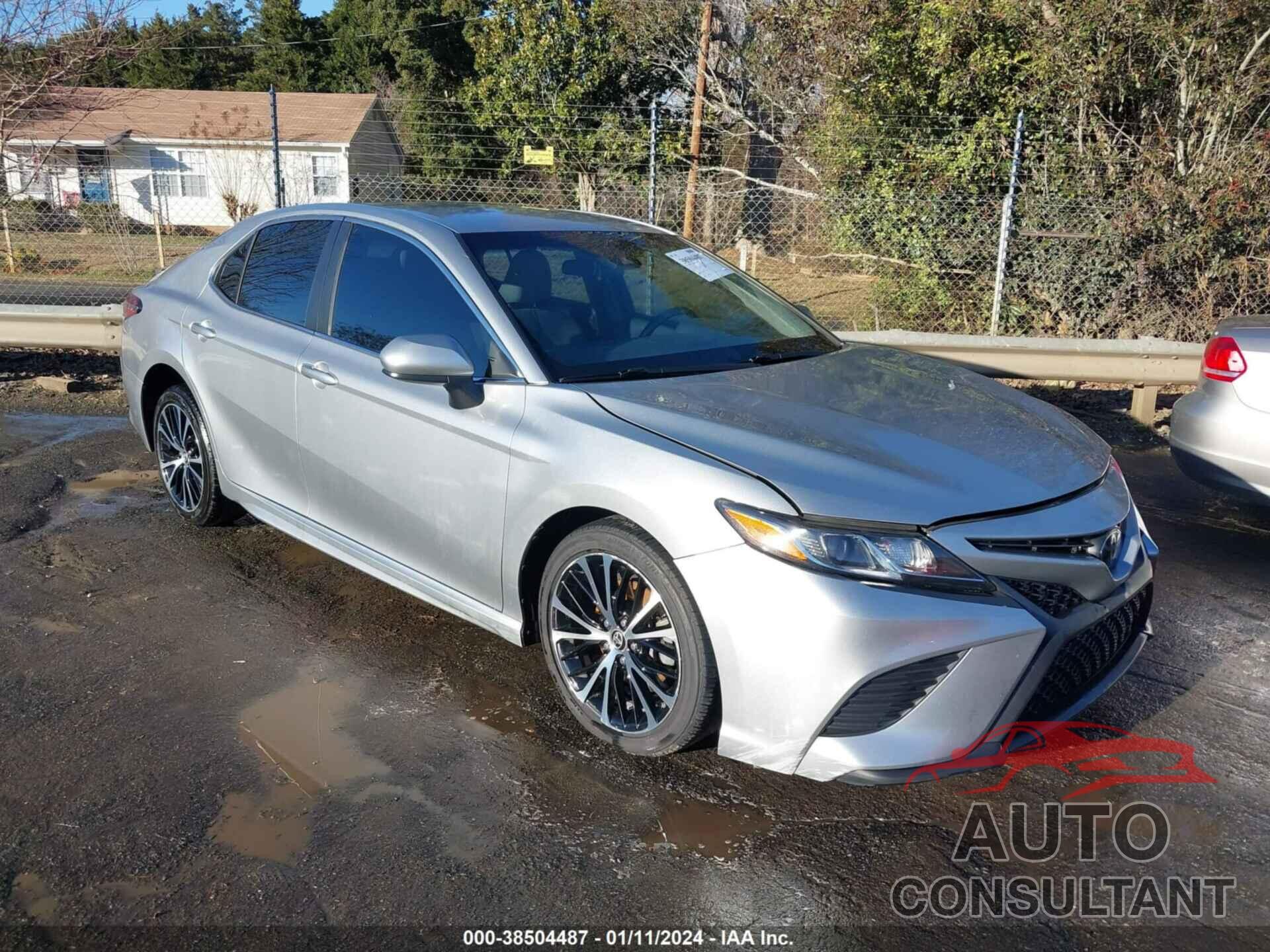 TOYOTA CAMRY 2018 - 4T1B11HK9JU036115