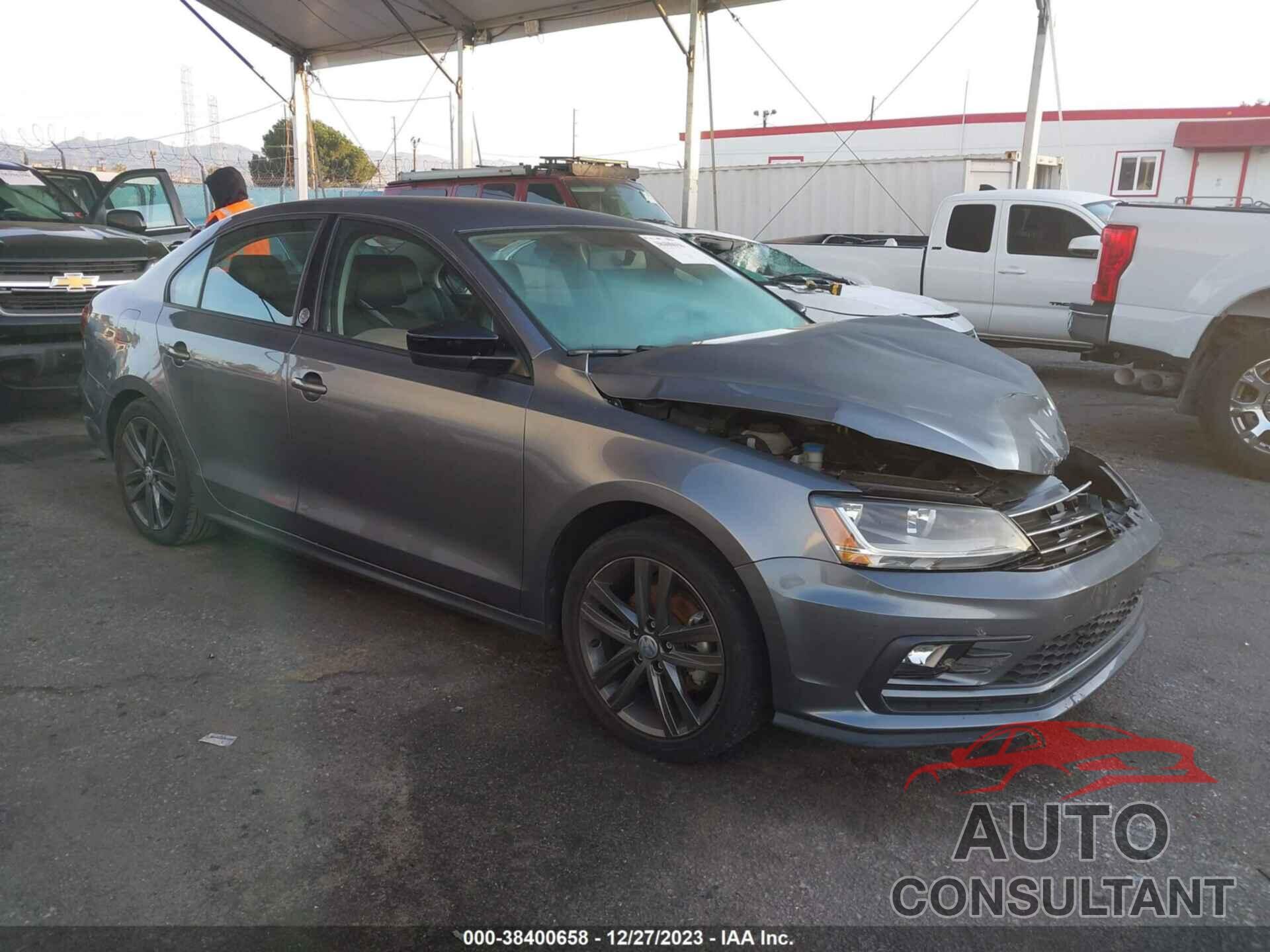 VOLKSWAGEN JETTA 2018 - 3VWDB7AJ5JM204641