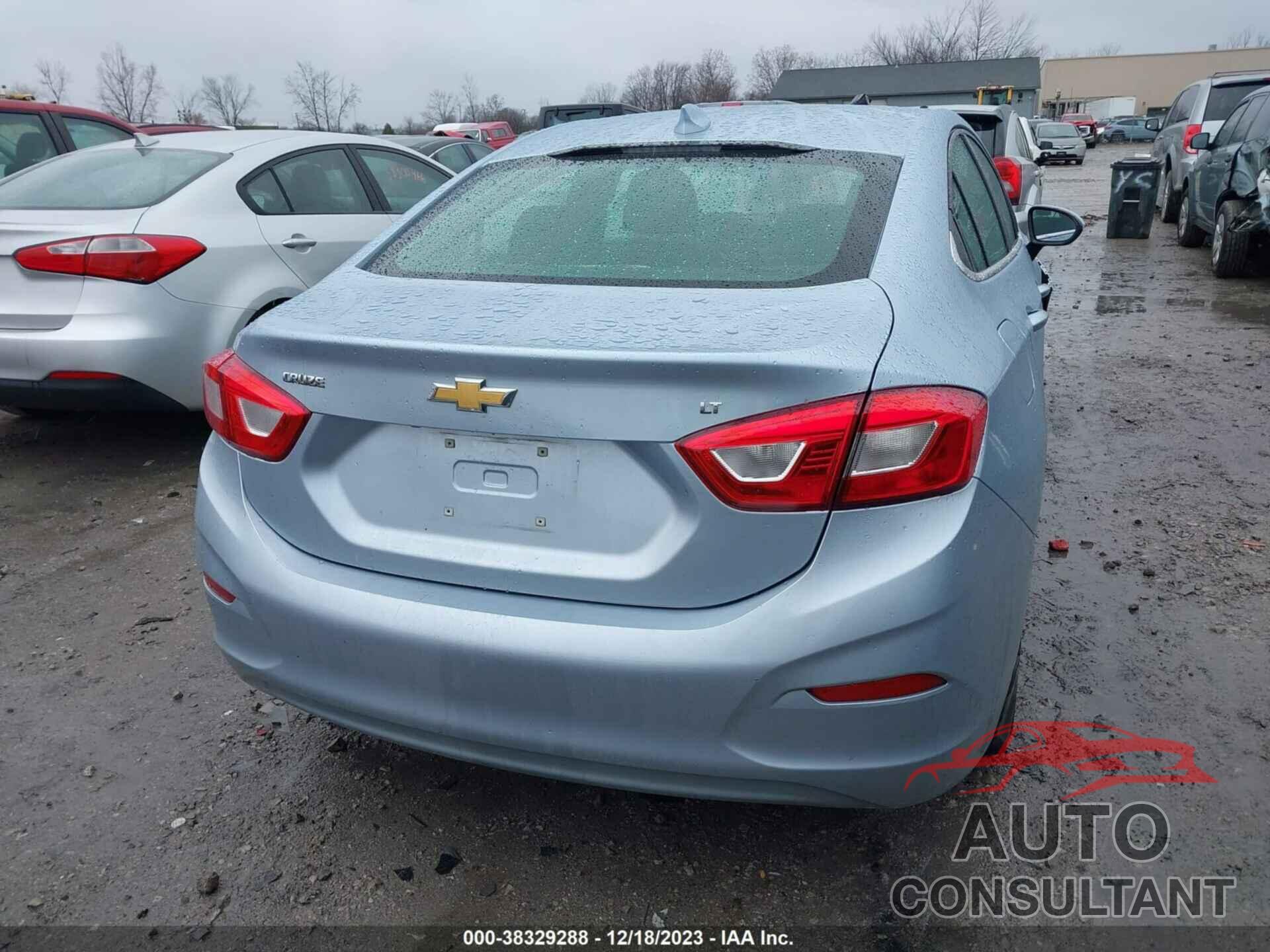 CHEVROLET CRUZE 2018 - 1G1BE5SM6J7152082