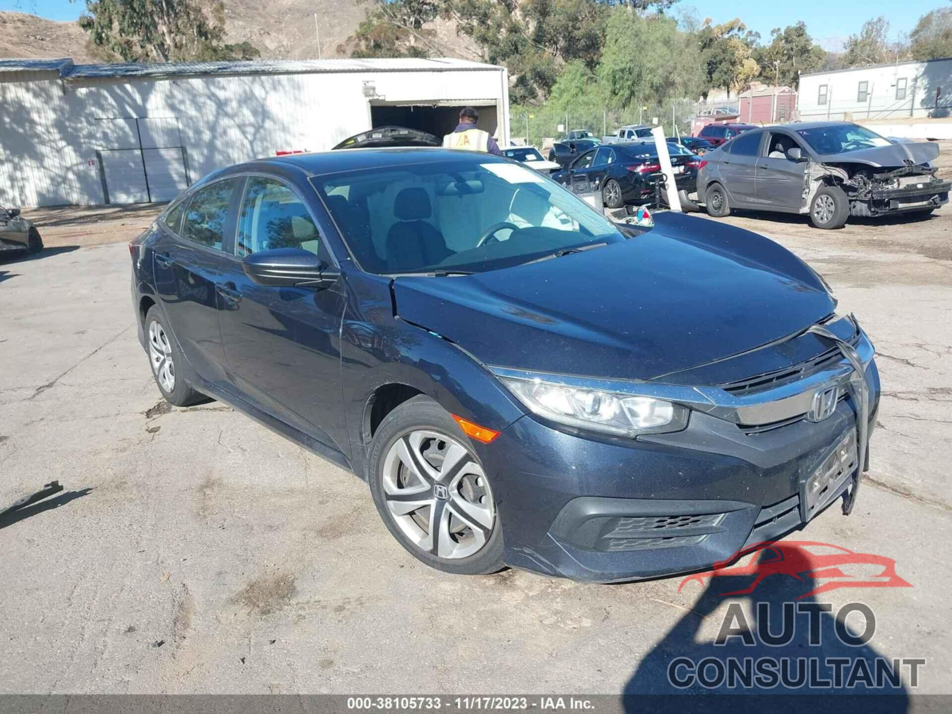 HONDA CIVIC 2018 - 2HGFC2F58JH525421