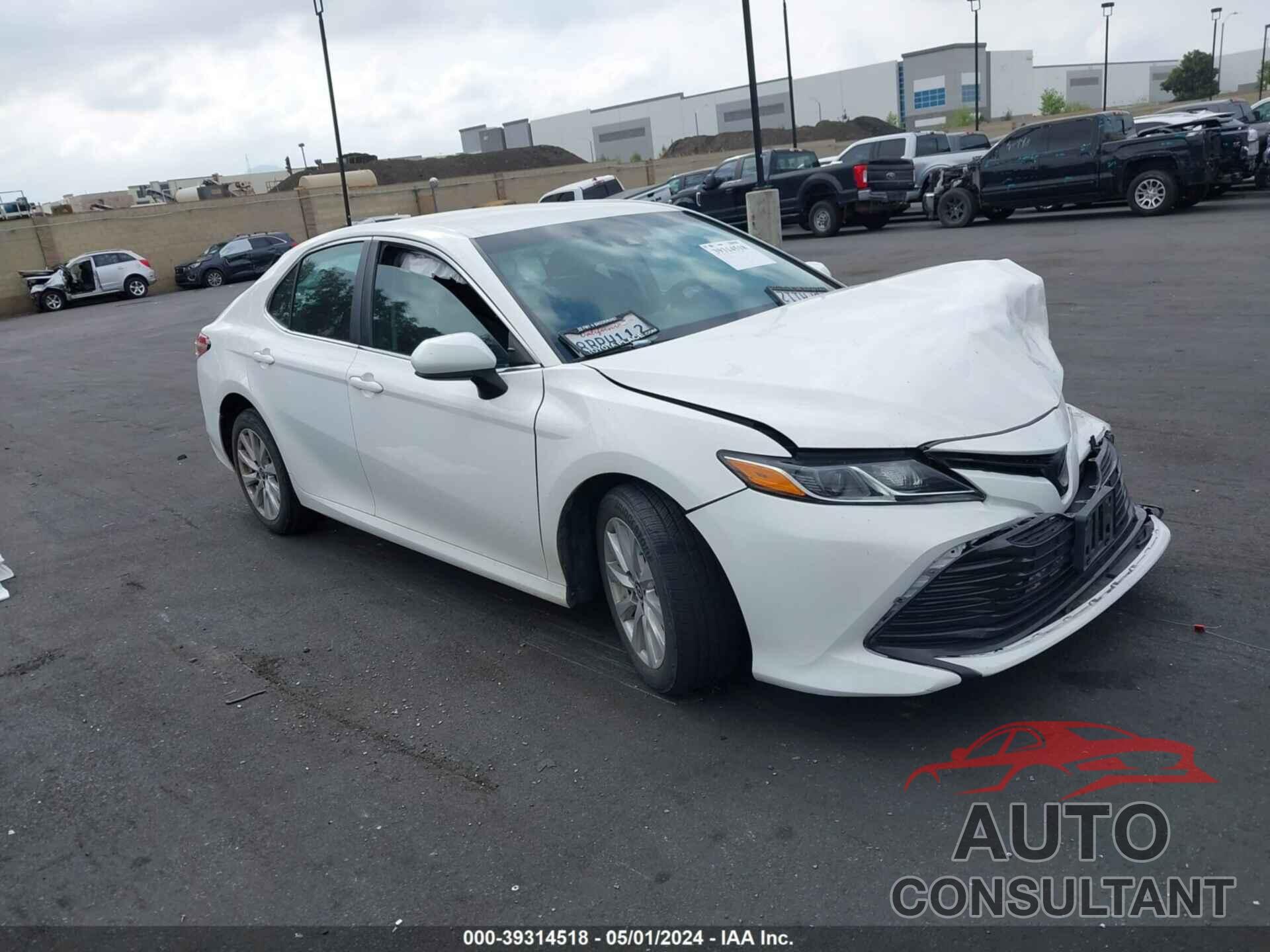 TOYOTA CAMRY 2018 - 4T1B11HK5JU018663