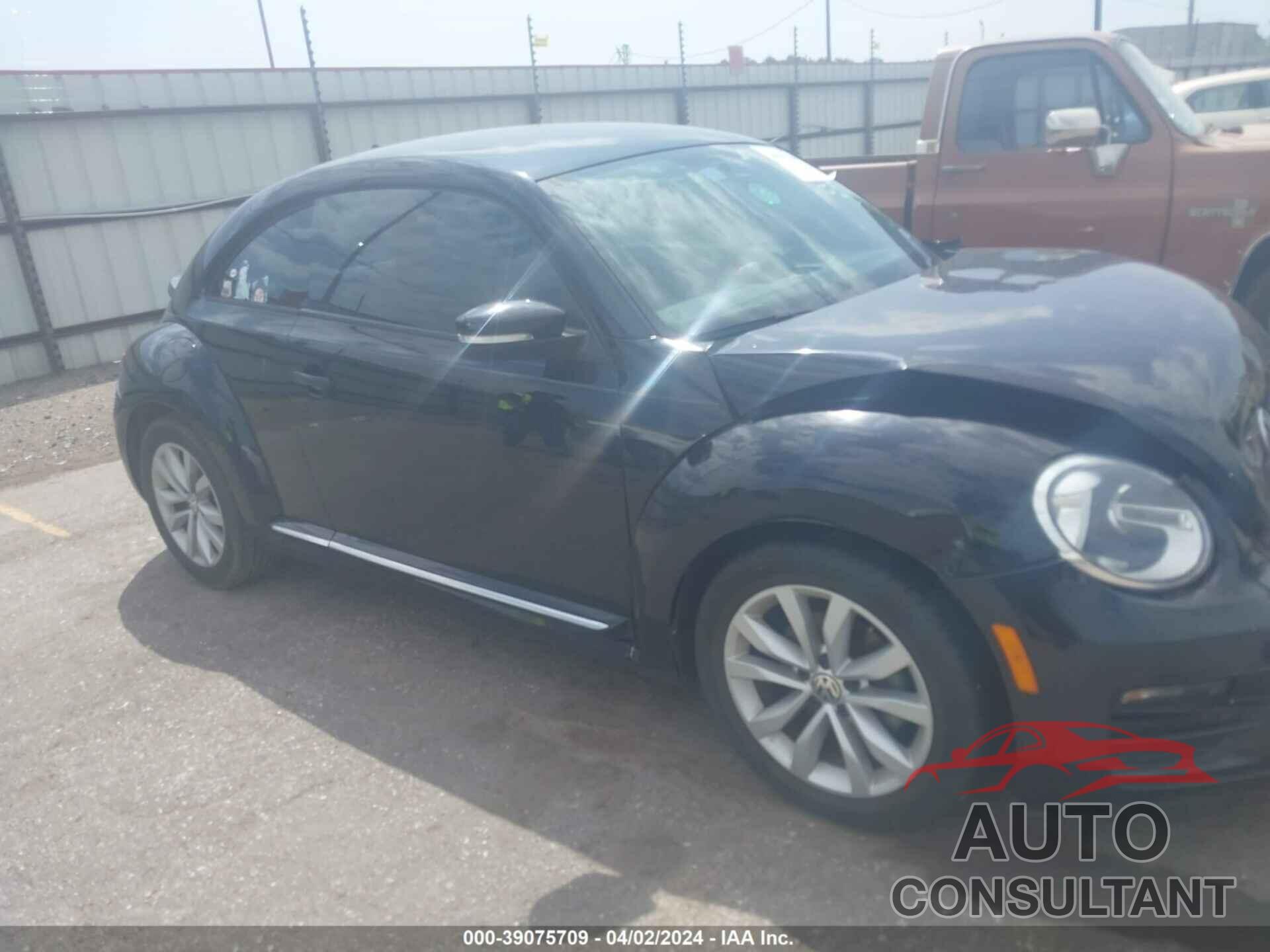 VOLKSWAGEN BEETLE 2017 - 3VWF17AT4HM624124