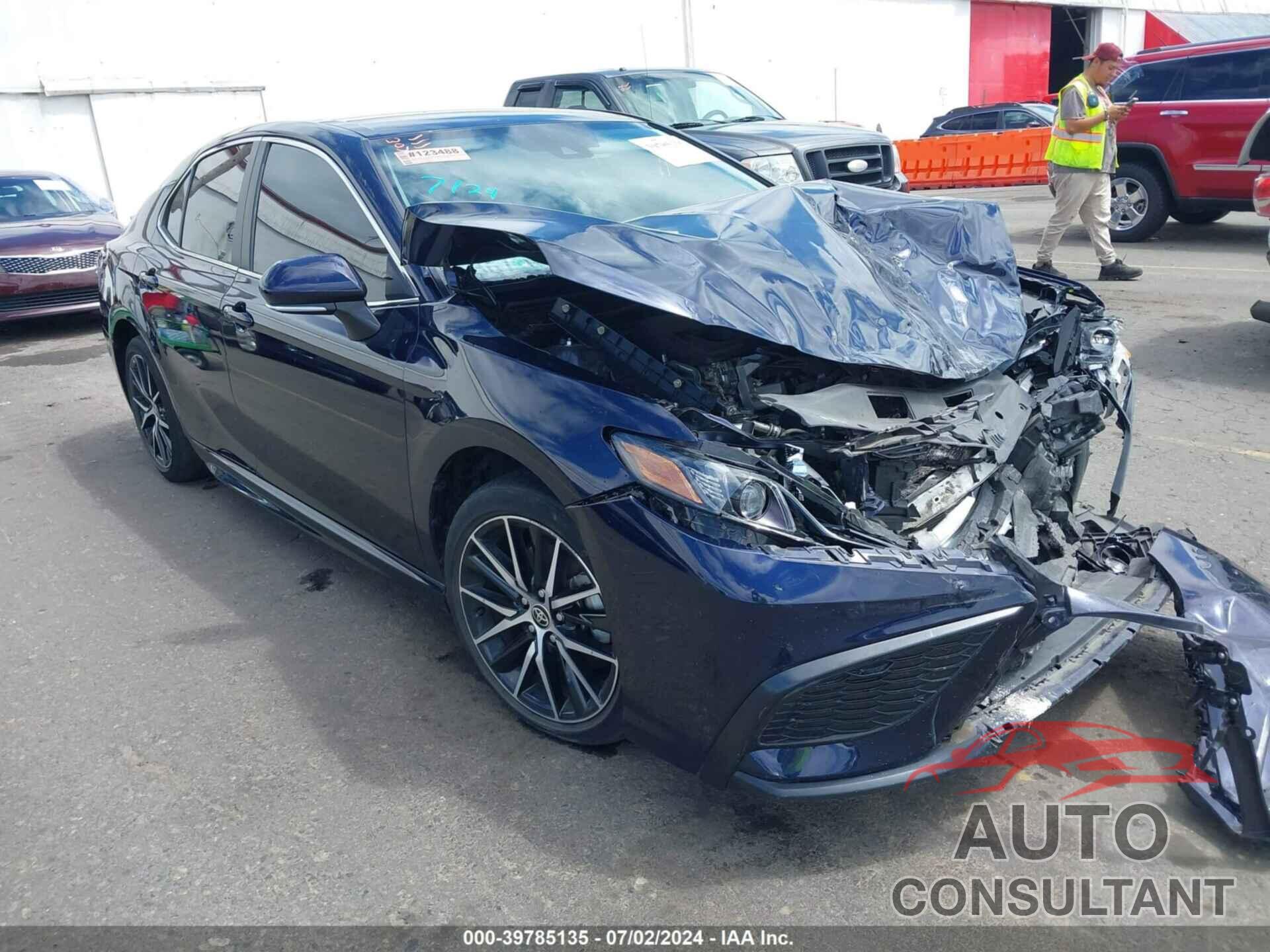 TOYOTA CAMRY 2021 - 4T1G11AKXMU545778