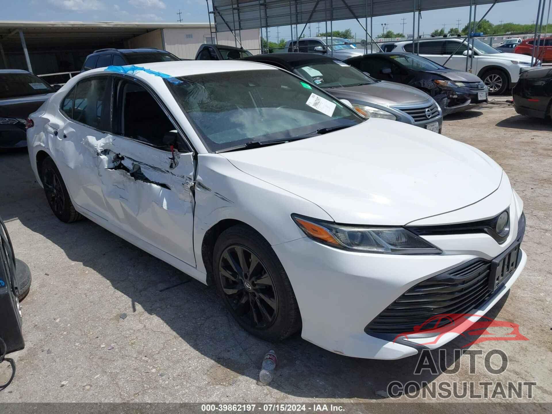 TOYOTA CAMRY 2018 - 4T1B11HKXJU023535
