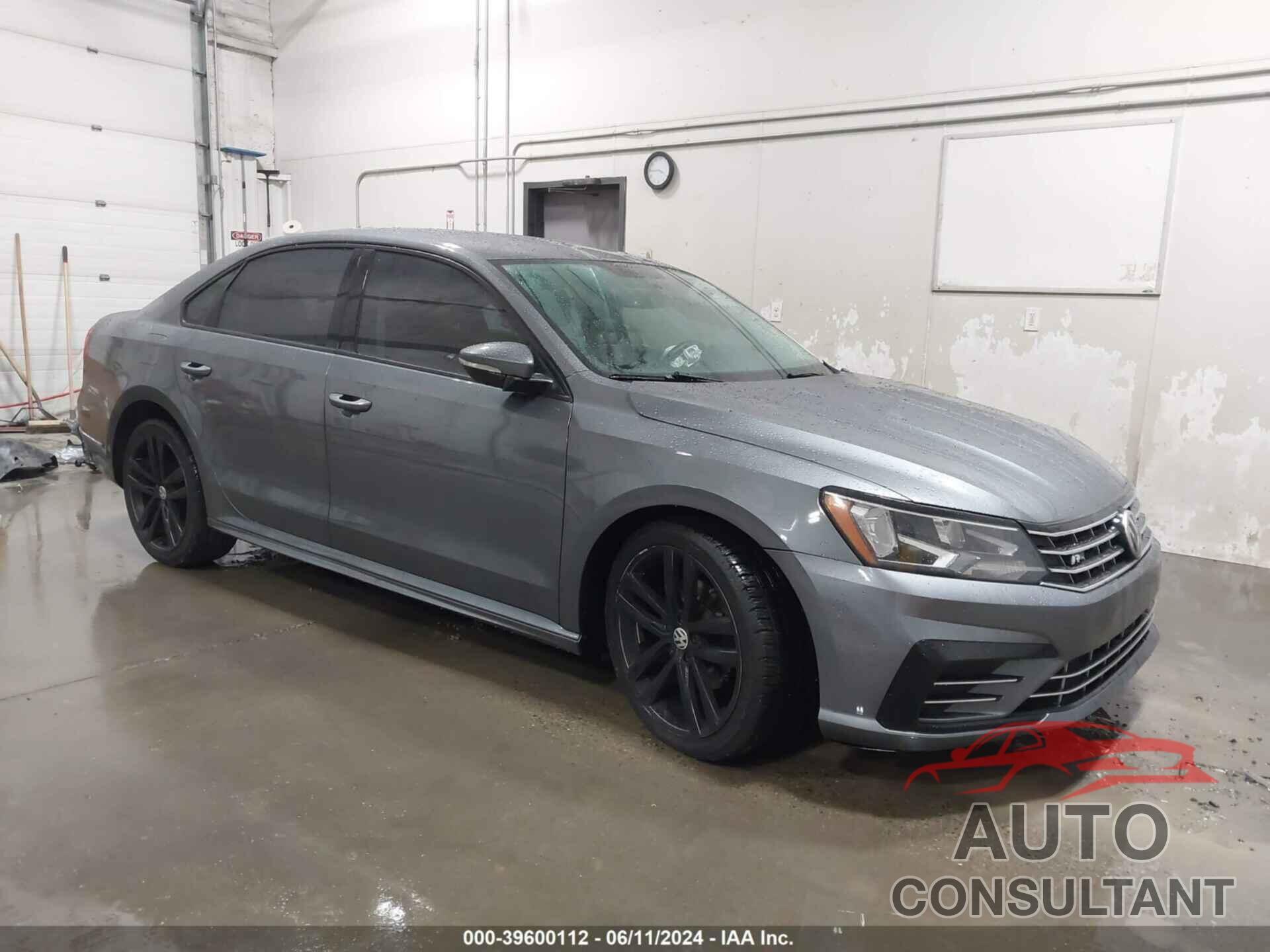 VOLKSWAGEN PASSAT 2018 - 1VWAA7A33JC020856