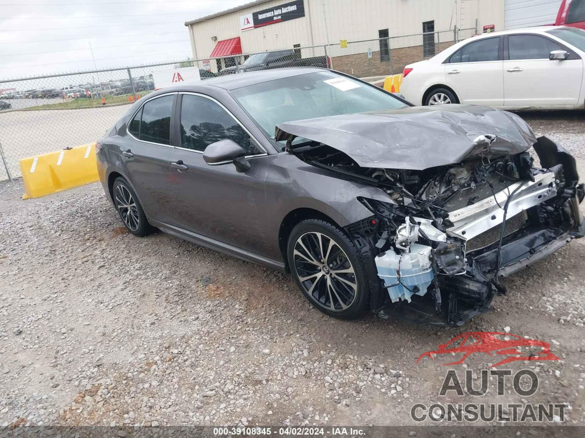 TOYOTA CAMRY 2018 - 4T1B11HK4JU046275