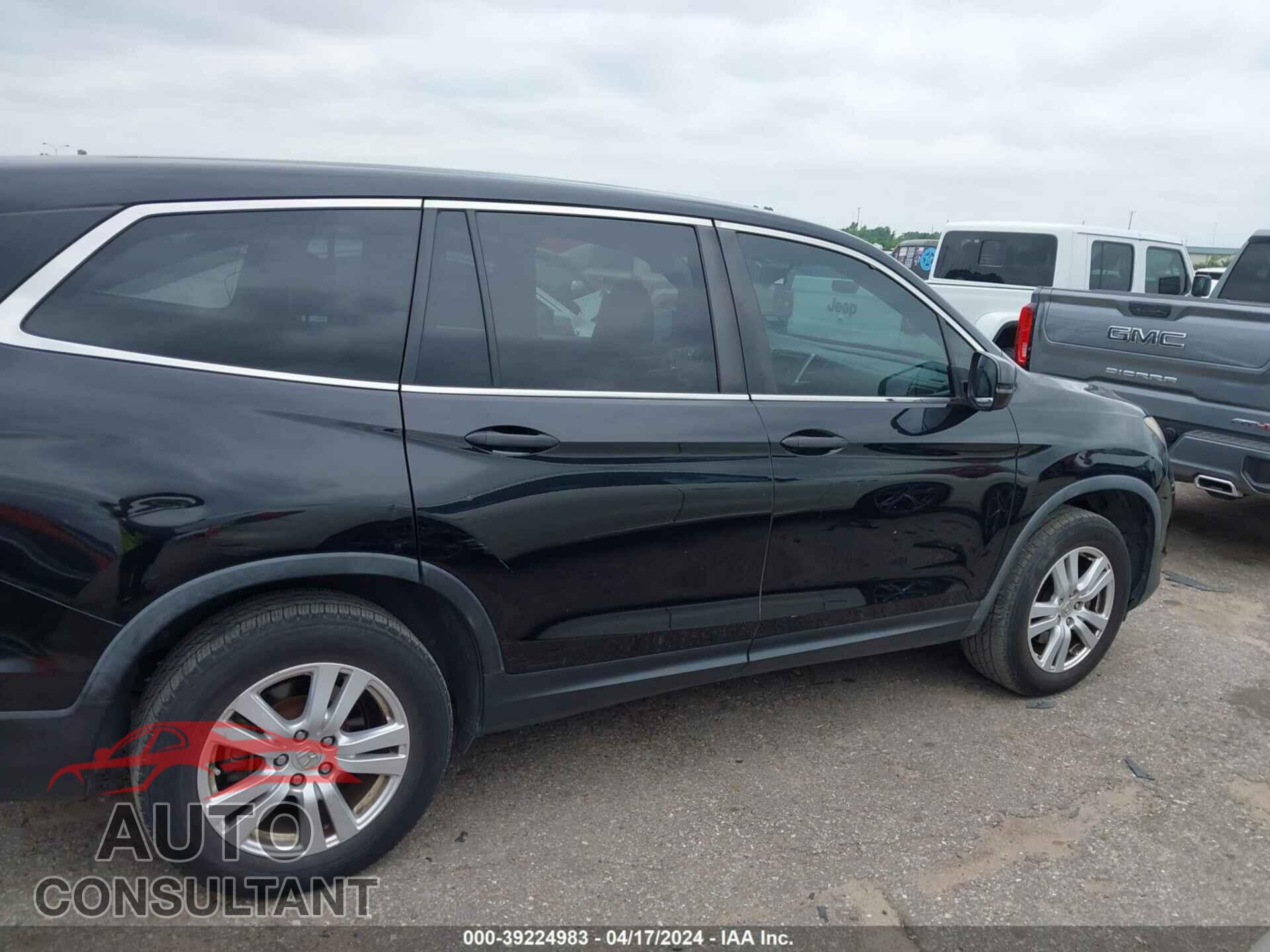 HONDA PILOT 2017 - 5FNYF5H17HB033330