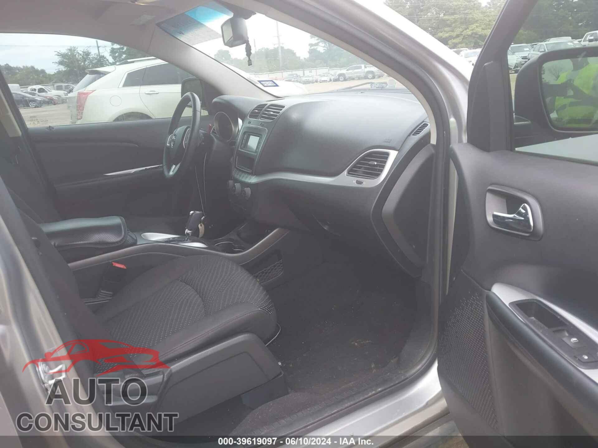 DODGE JOURNEY 2017 - 3C4PDCBB8HT600007