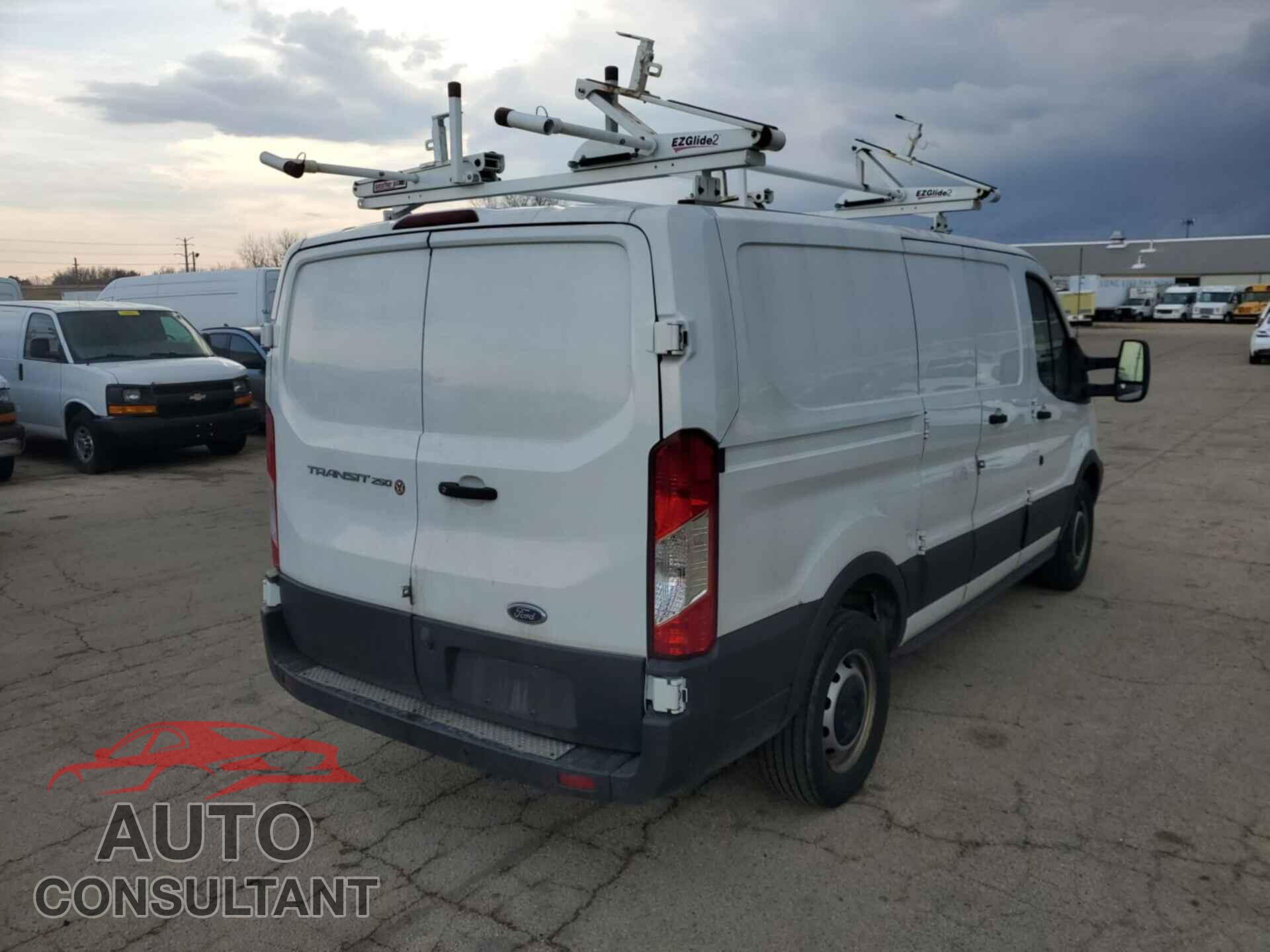 FORD TRANSIT 2018 - 1FTYR1ZM2JKB52291