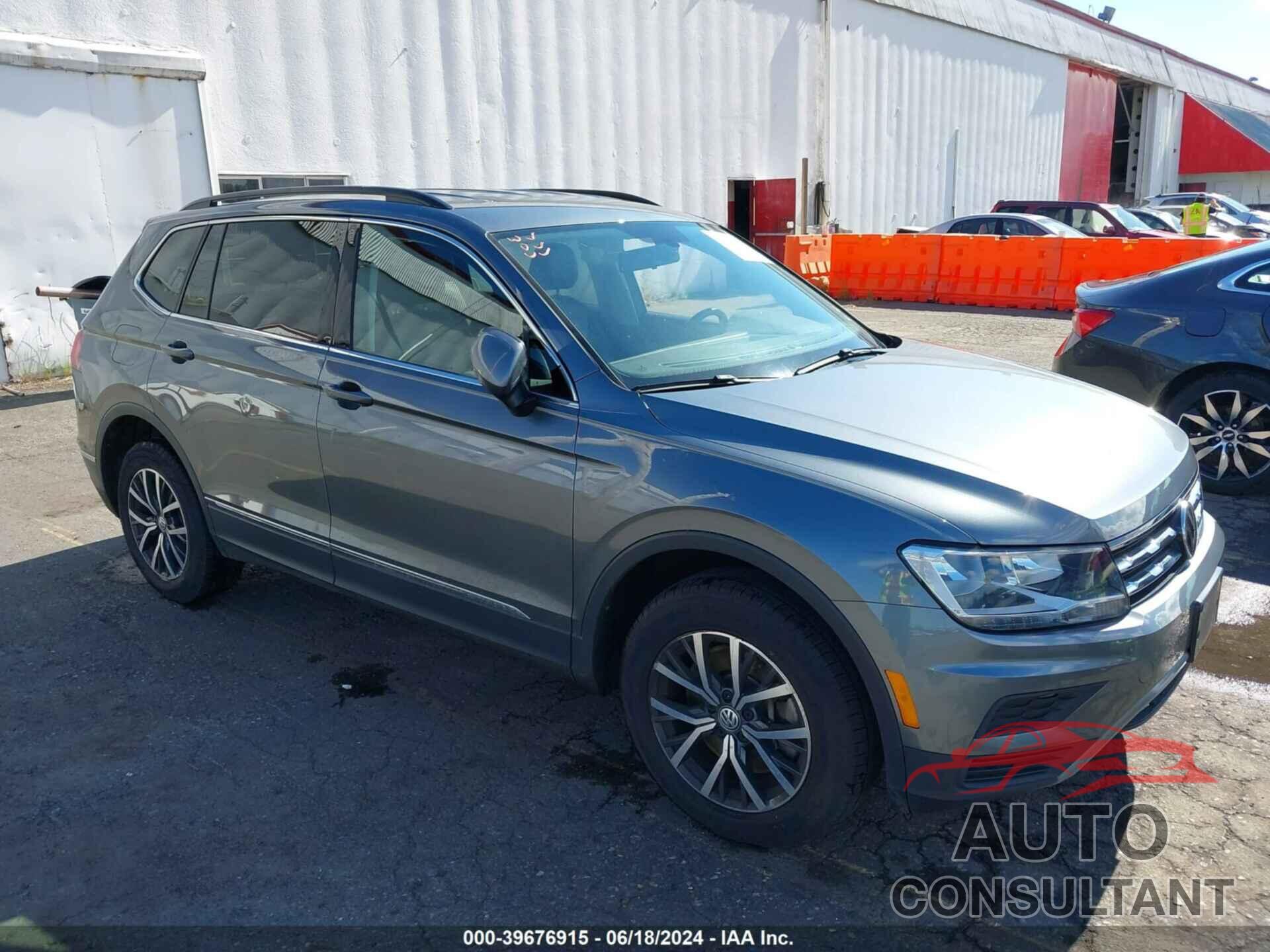 VOLKSWAGEN TIGUAN 2018 - 3VV2B7AX7JM136276