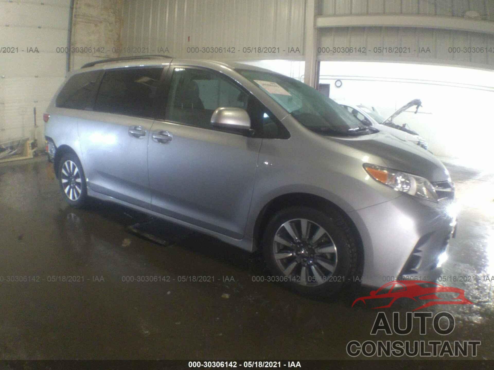 TOYOTA SIENNA 2018 - 5TDJZ3DC4JS205917