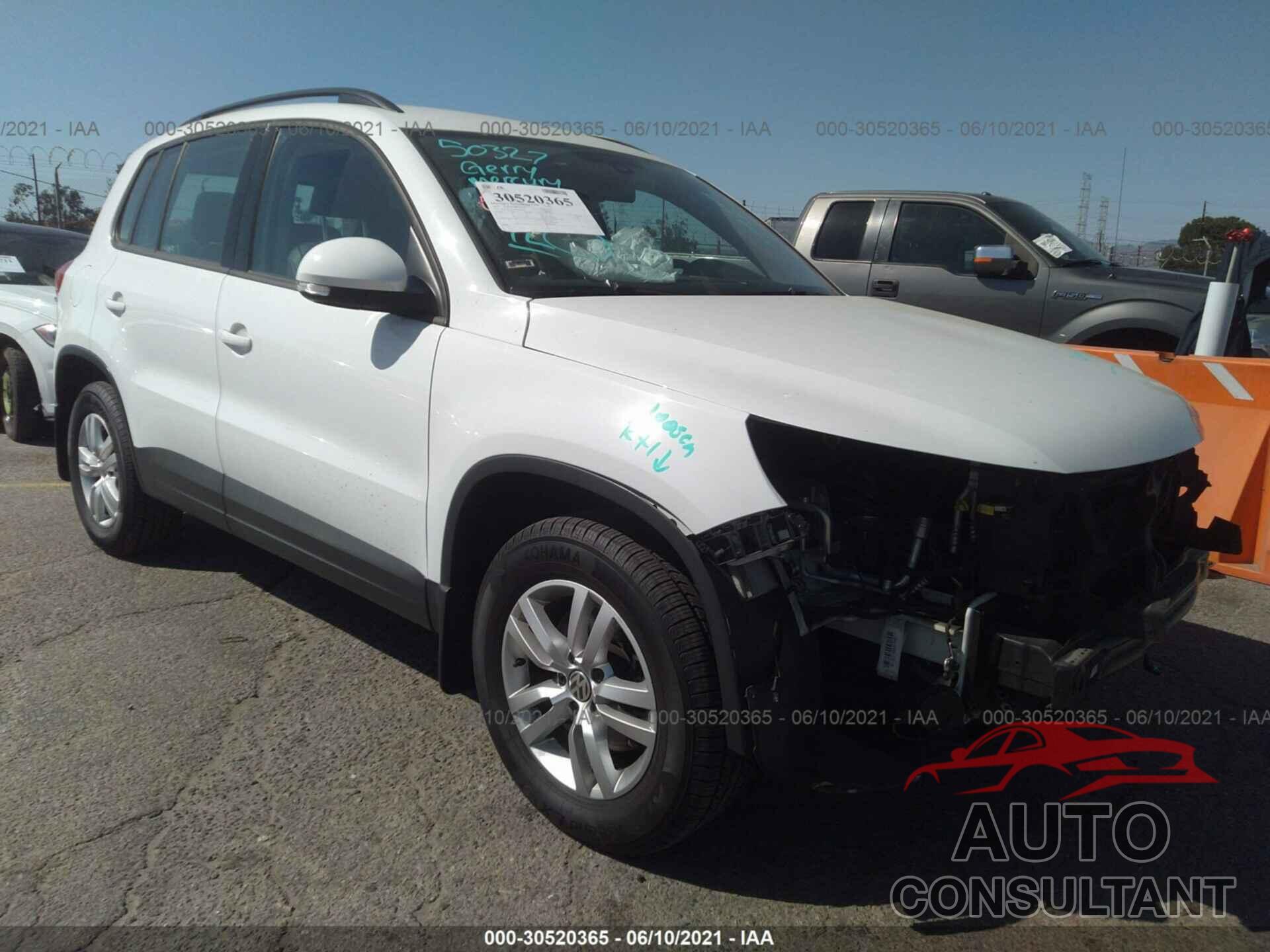VOLKSWAGEN TIGUAN 2017 - WVGBV7AX2HK026531