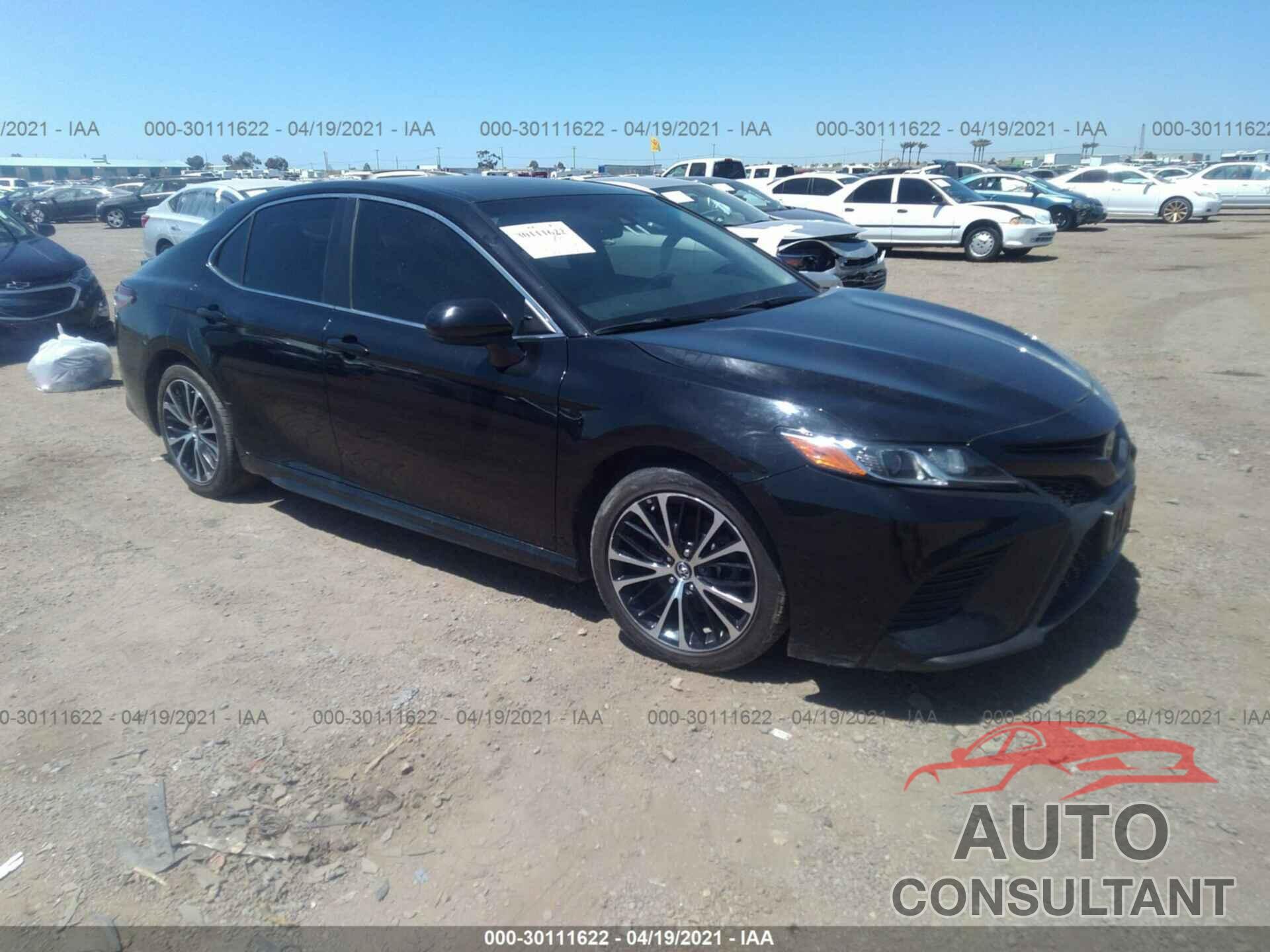 TOYOTA CAMRY 2018 - 4T1B11HK5JU583883